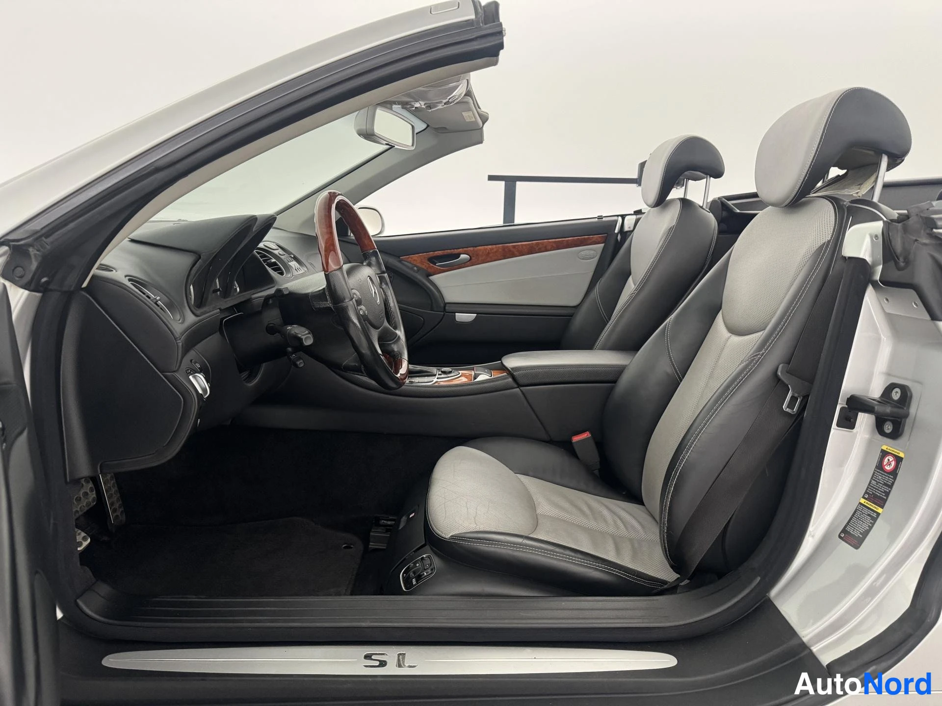 Hopea Mercedes-Benz SL 500 2002, etuistuimet, kuva 19