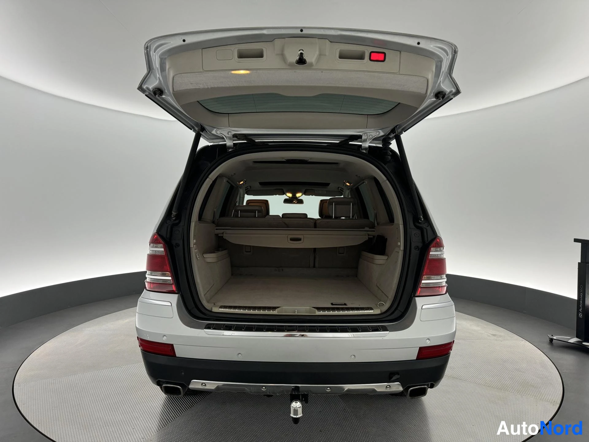 Harmaa Mercedes-Benz GL 420 CDI 4MATIC 2007, tavaratila, kuva 25