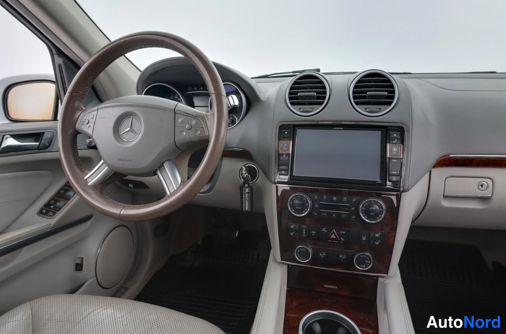 Harmaa Mercedes-Benz GL 420 CDI 4MATIC 2007, ohjaamo, kuva 12