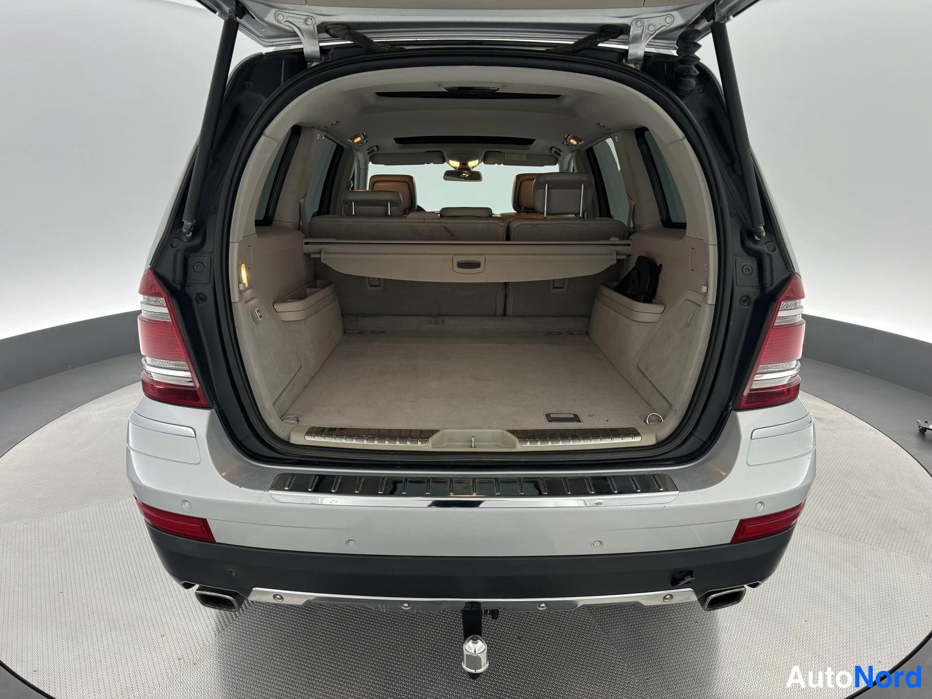 Harmaa Mercedes-Benz GL 420 CDI 4MATIC 2007, tavaratila, kuva 26