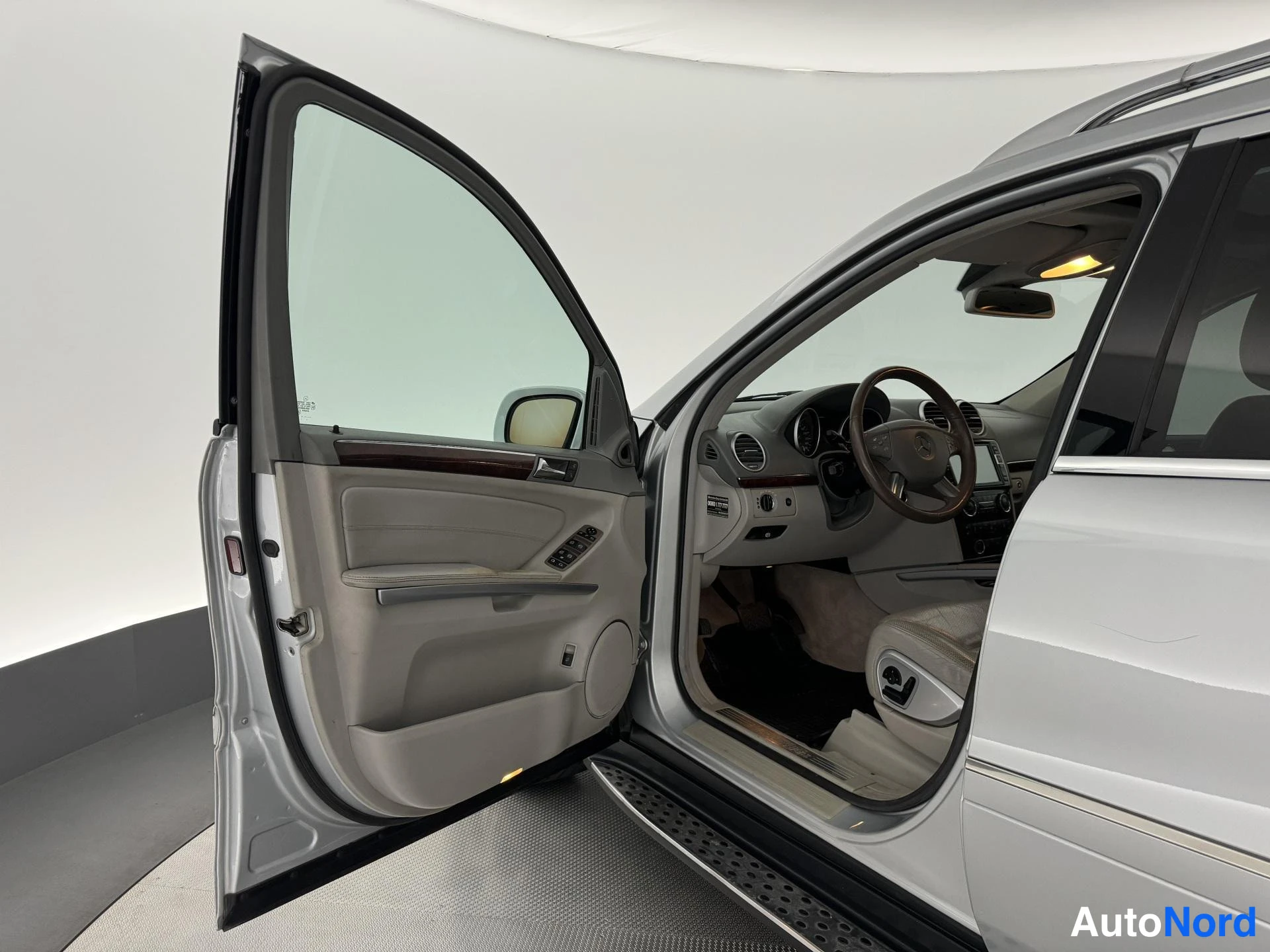 Harmaa Mercedes-Benz GL 420 CDI 4MATIC 2007, ohjaamo, kuva 17