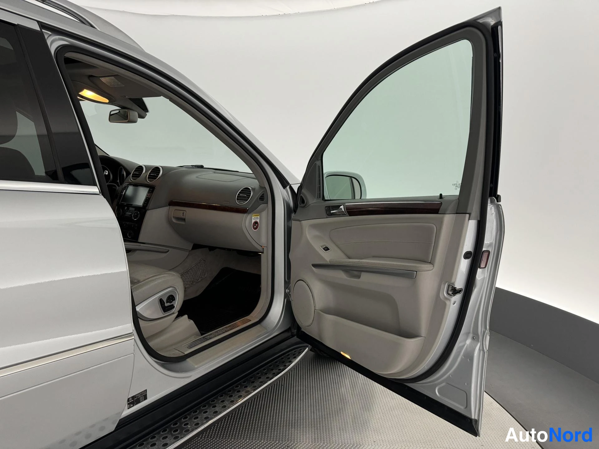 Harmaa Mercedes-Benz GL 420 CDI 4MATIC 2007, ohjaamo, kuva 18