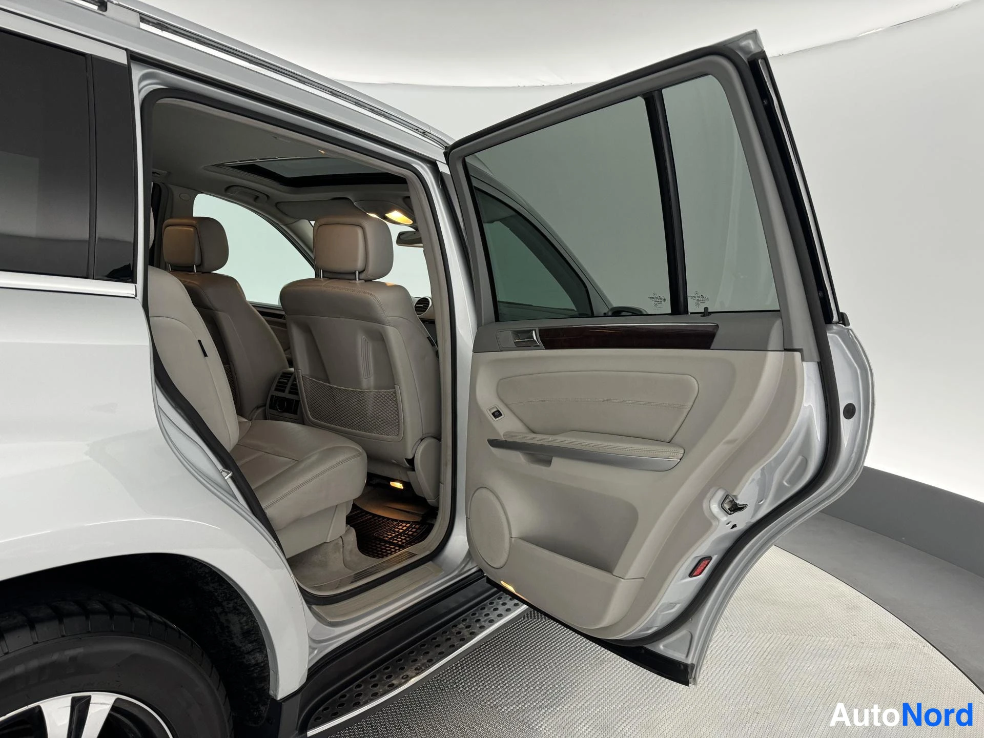 Harmaa Mercedes-Benz GL 420 CDI 4MATIC 2007, takaistuimet, kuva 24