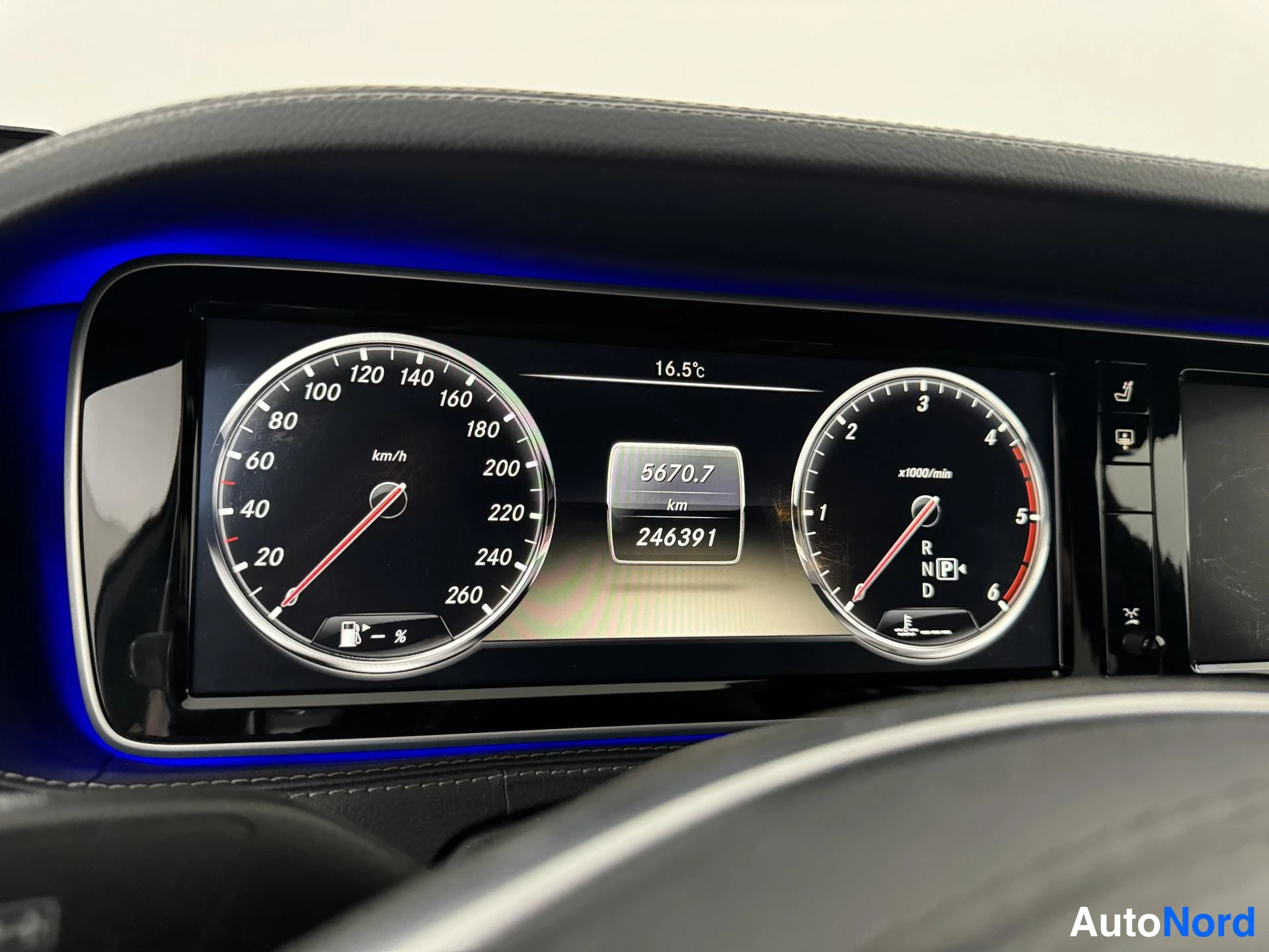Musta Mercedes-Benz S 350 BlueTEC 2014, yksityiskohta, kuva 26