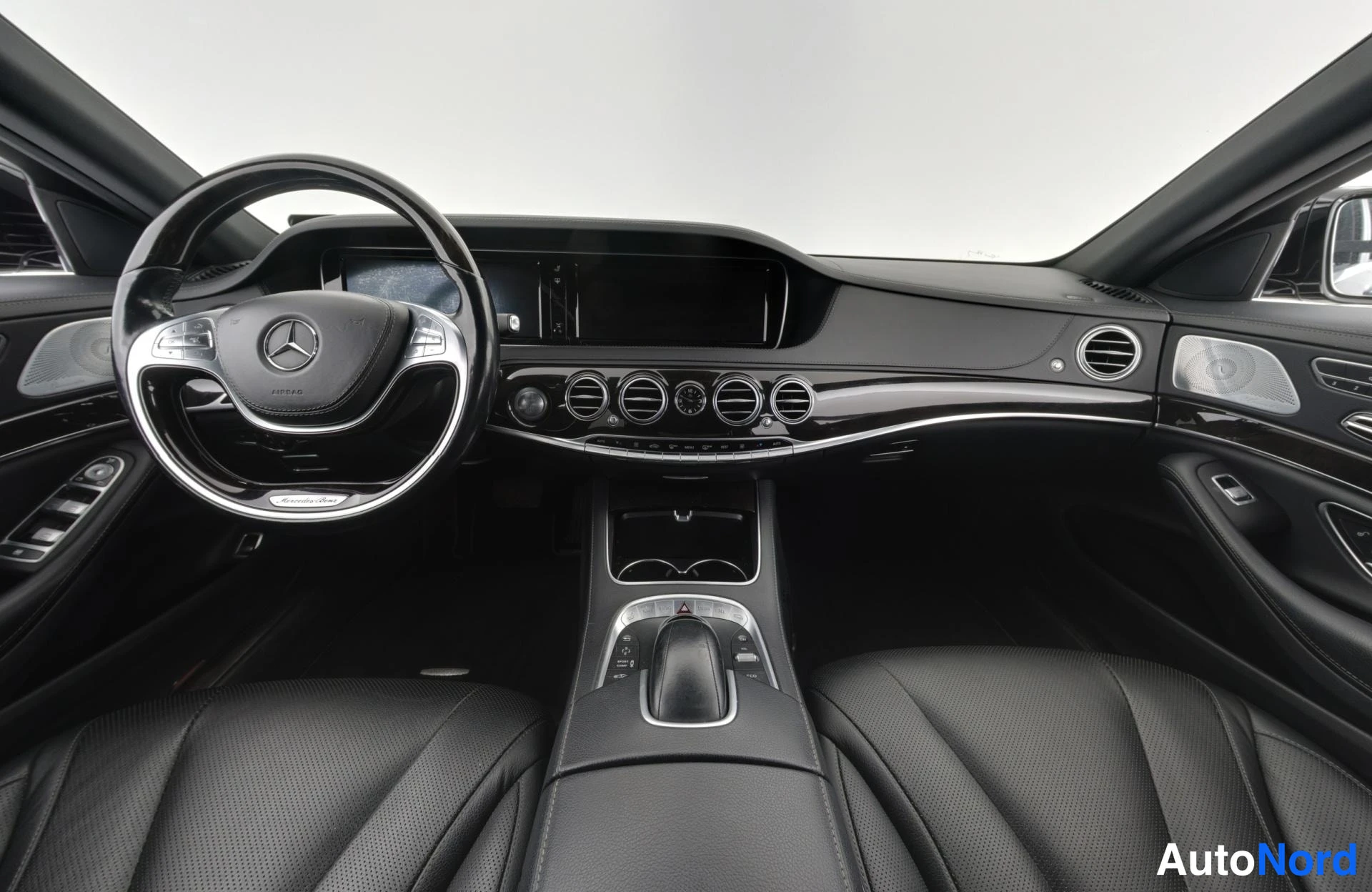 Musta Mercedes-Benz S 350 BlueTEC 2014, ohjaamo, kuva 9