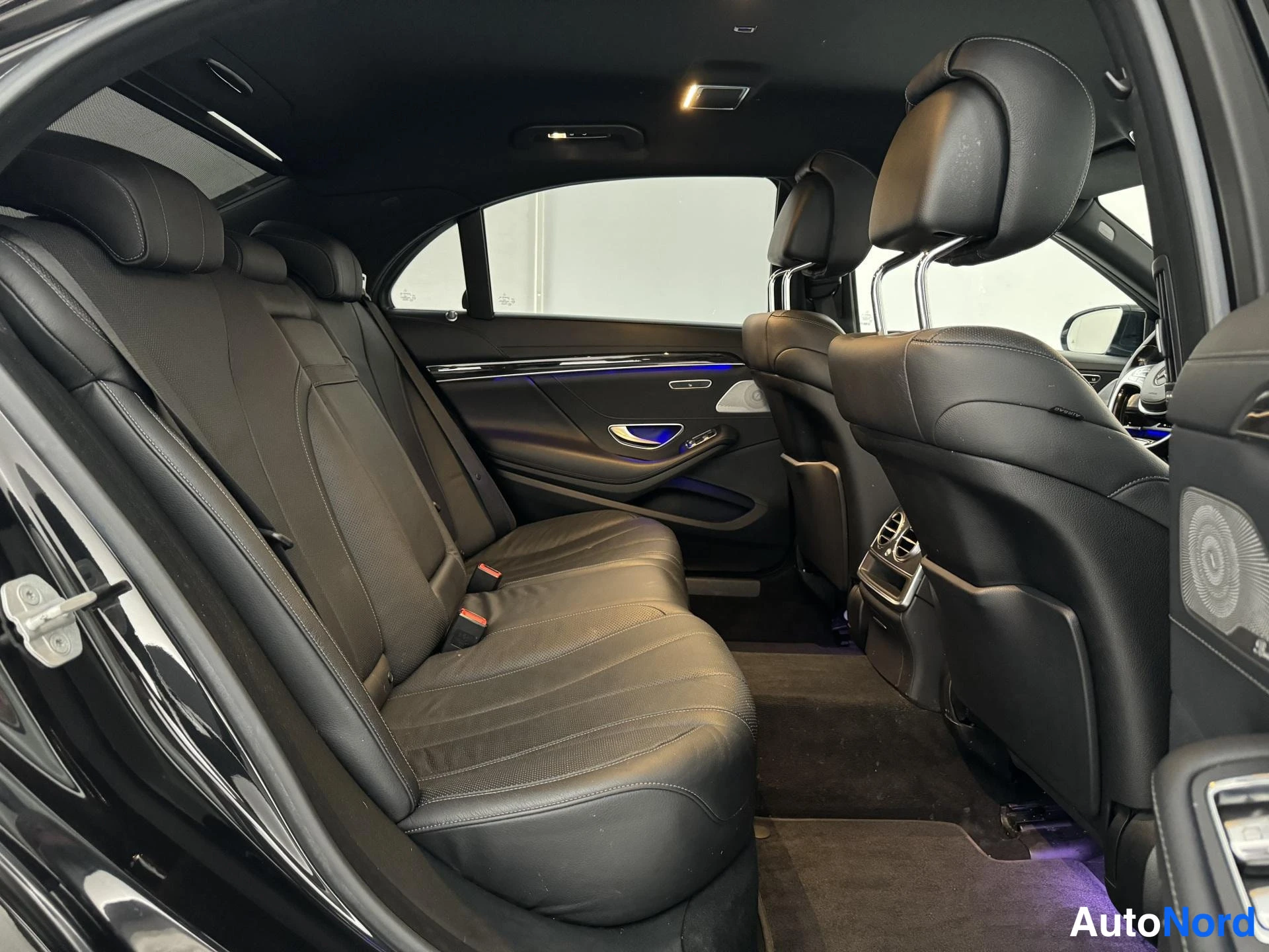 Musta Mercedes-Benz S 350 BlueTEC 2014, takaistuimet, kuva 15