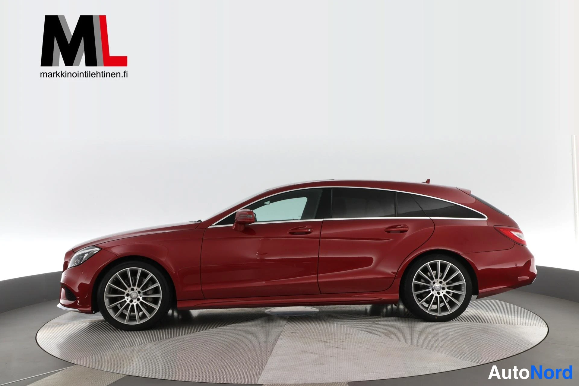 Punainen Mercedes-Benz CLS 350 d 4MATIC 2015, etuviisto, keula vasemmalle, kuva 2