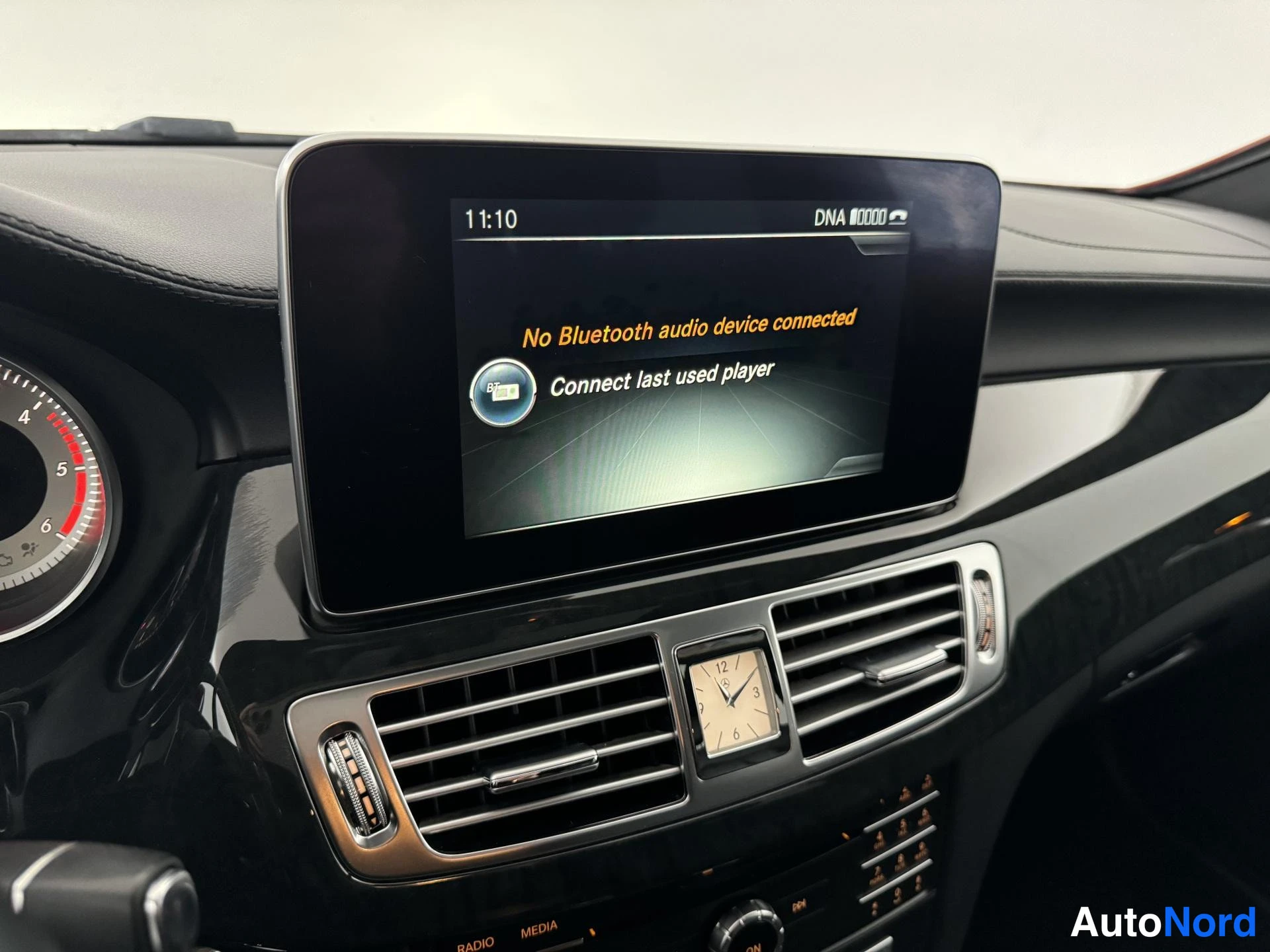 Punainen Mercedes-Benz CLS 350 d 4MATIC 2015, ohjaamo, kuva 13