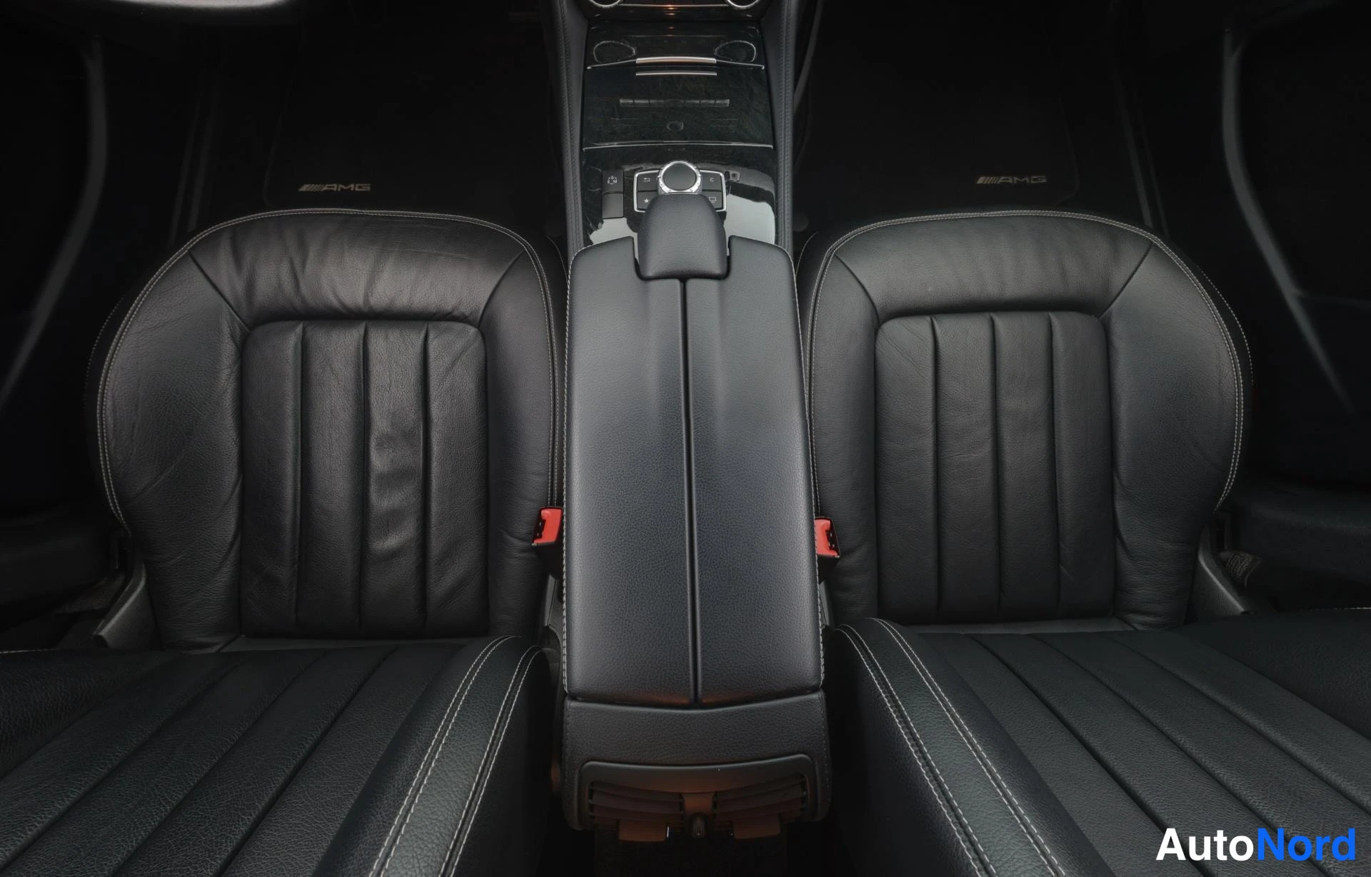 Punainen Mercedes-Benz CLS 350 d 4MATIC 2015, etuistuimet, kuva 19