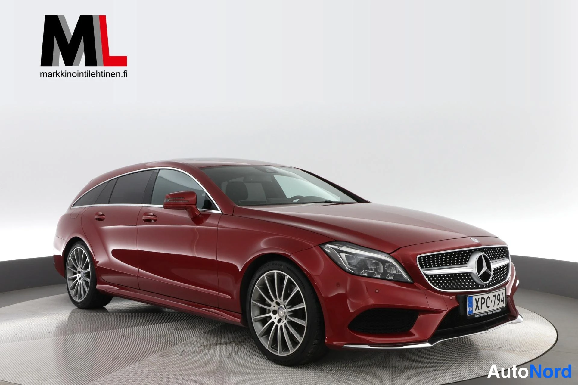 Punainen Mercedes-Benz CLS 350 d 4MATIC 2015, etuviisto, keula oikealle, kuva 3