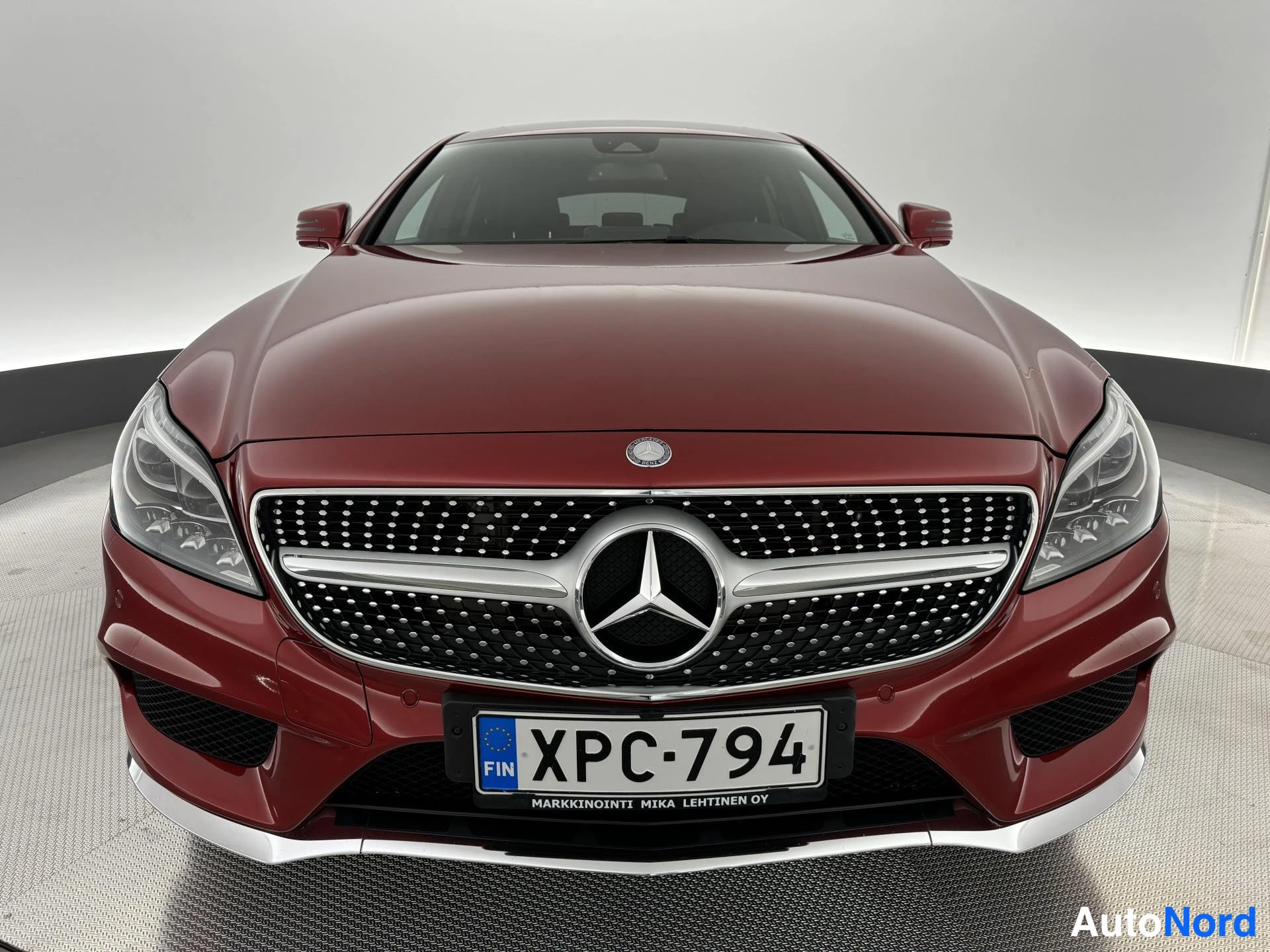 Punainen Mercedes-Benz CLS 350 d 4MATIC 2015, edestä, kuva 5