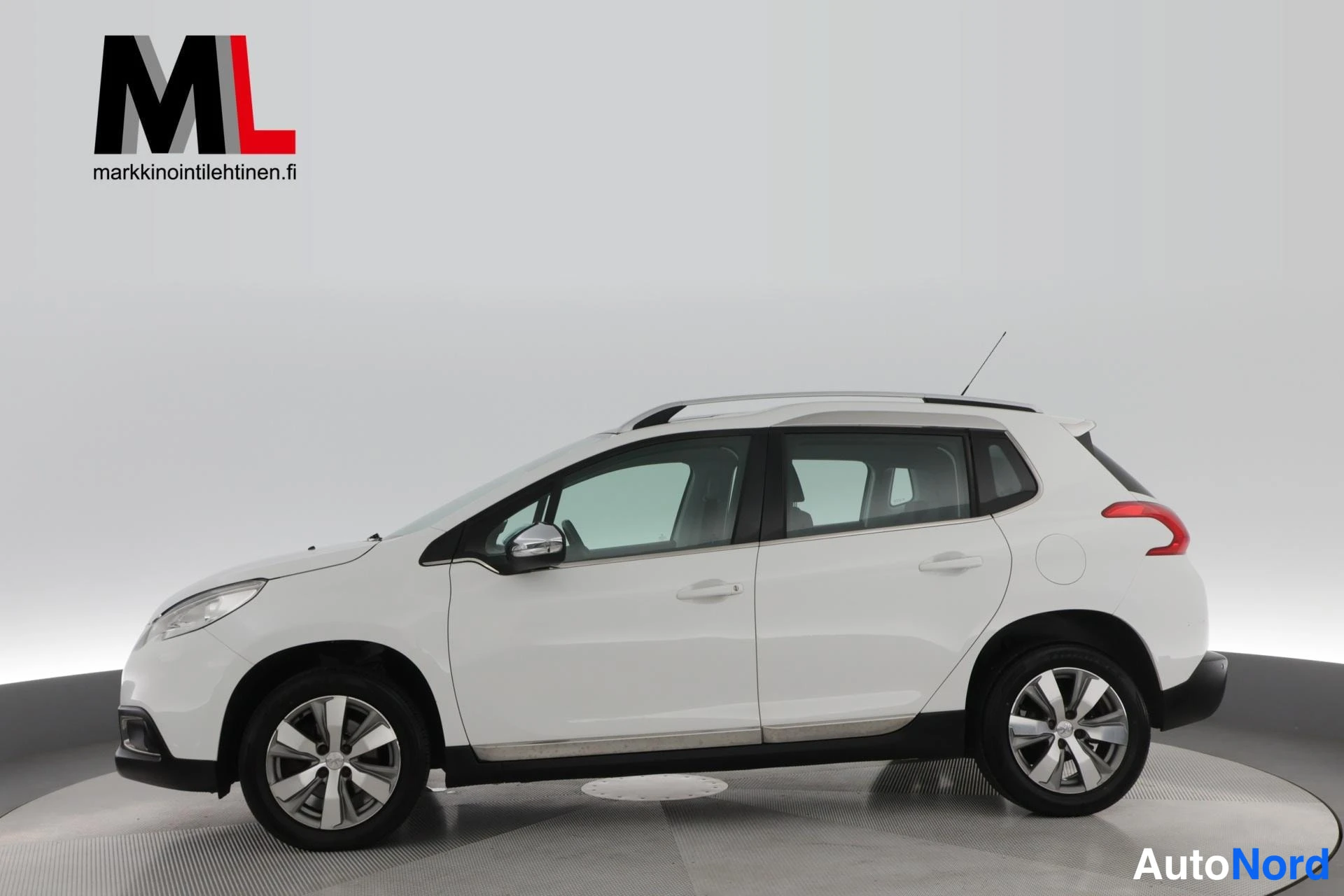 Valkoinen Peugeot 2008 2014, sivulta, kuva 4
