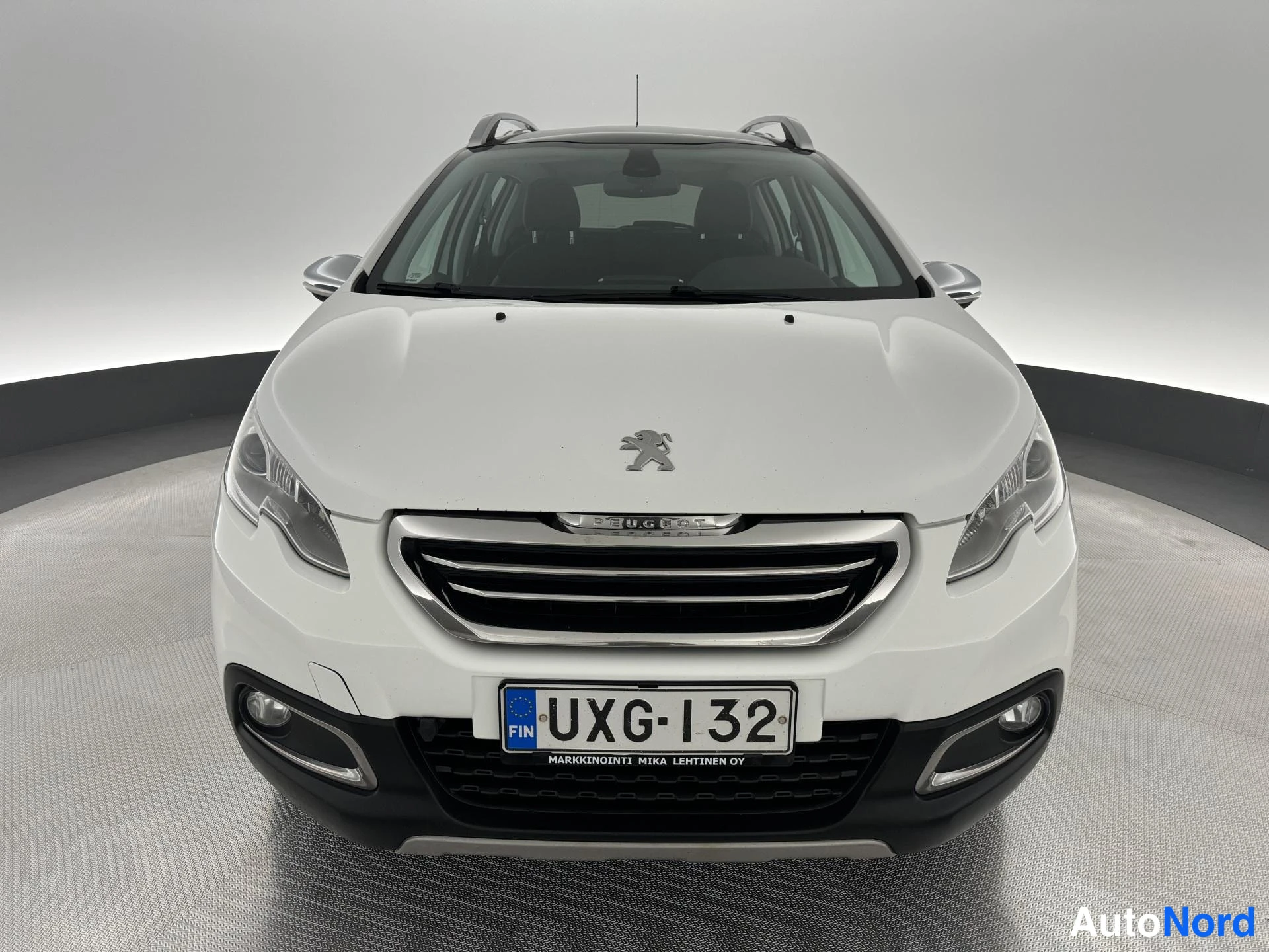Valkoinen Peugeot 2008 2014, edestä, kuva 3