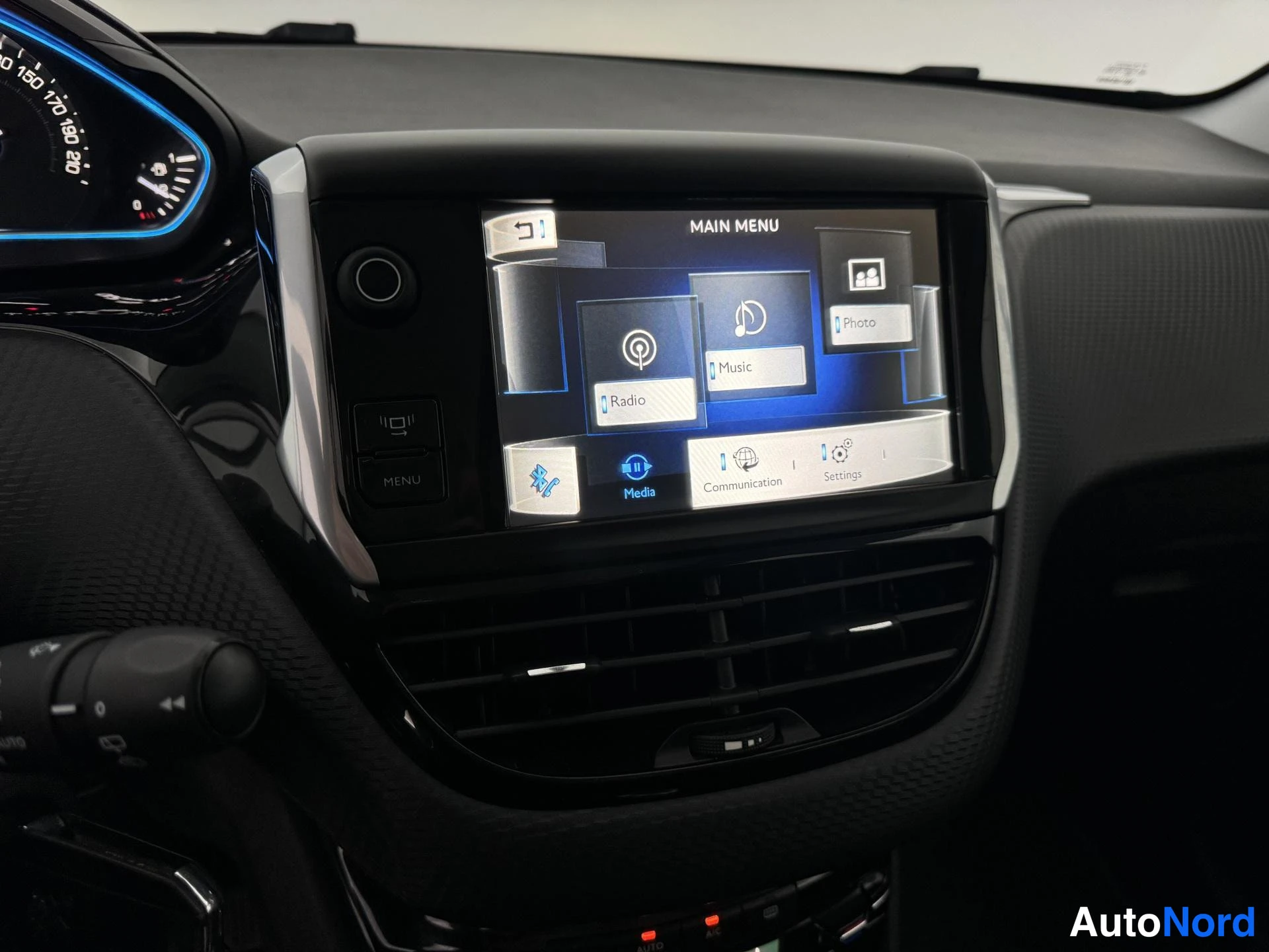 Valkoinen Peugeot 2008 2014, yksityiskohta, kuva 23