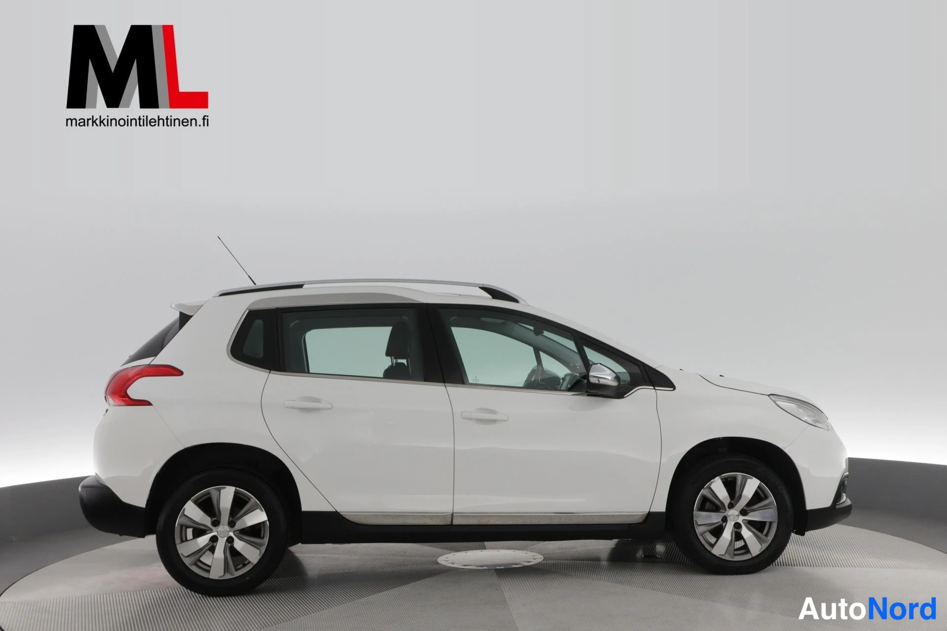 Valkoinen Peugeot 2008 2014, sivulta, kuva 5