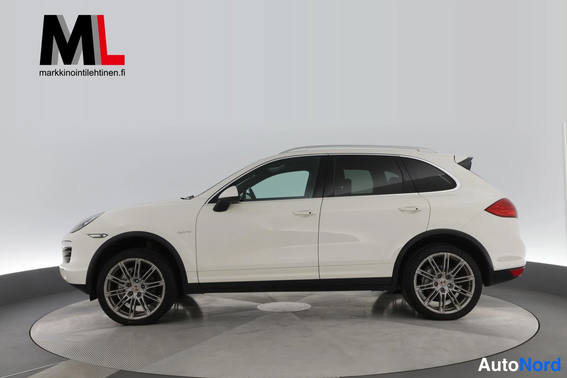 Valkoinen Porsche Cayenne 2011, sivulta, kuva 4