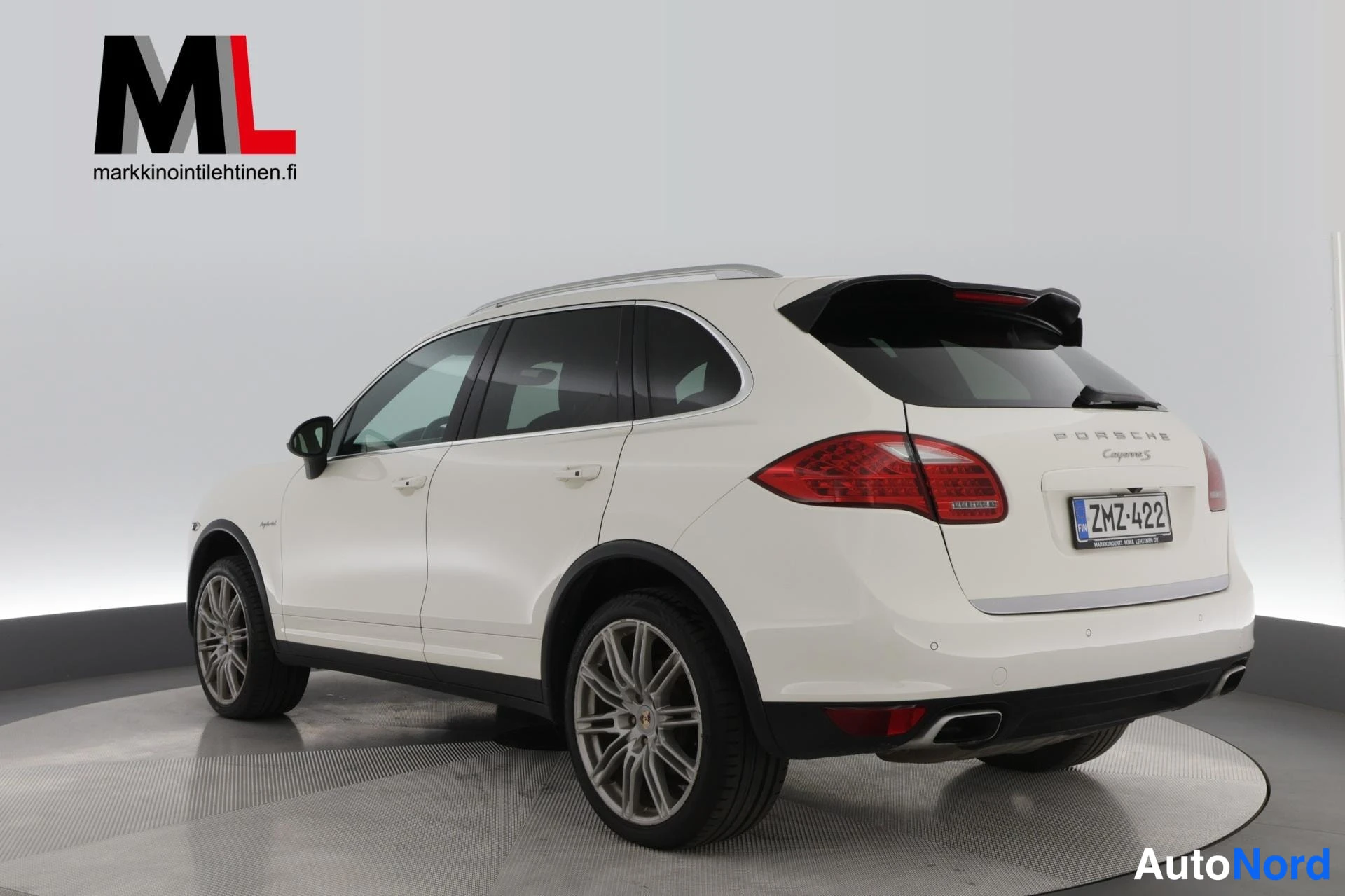 Valkoinen Porsche Cayenne 2011, takaviisto, kuva 6