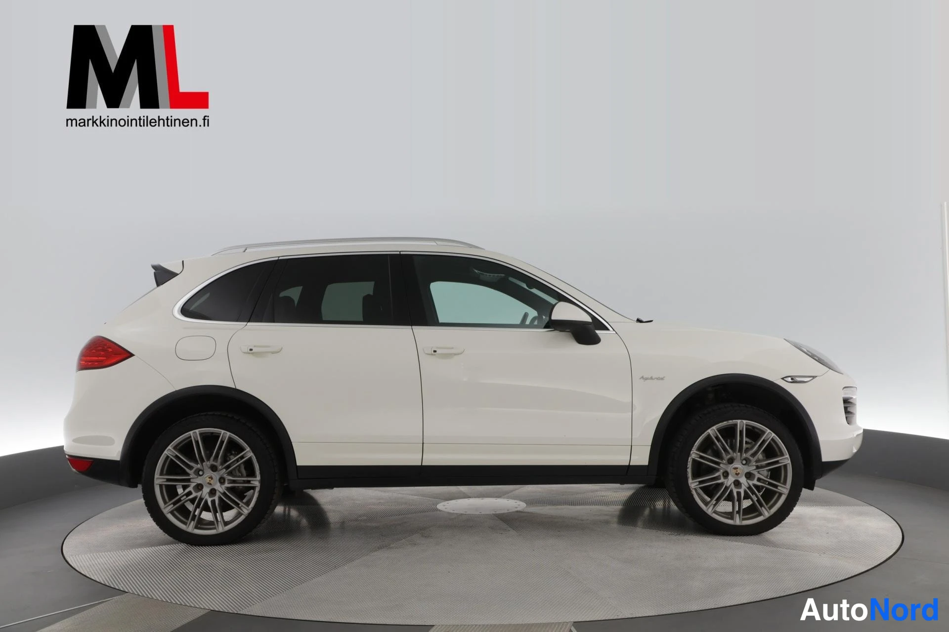 Valkoinen Porsche Cayenne 2011, sivulta, kuva 5