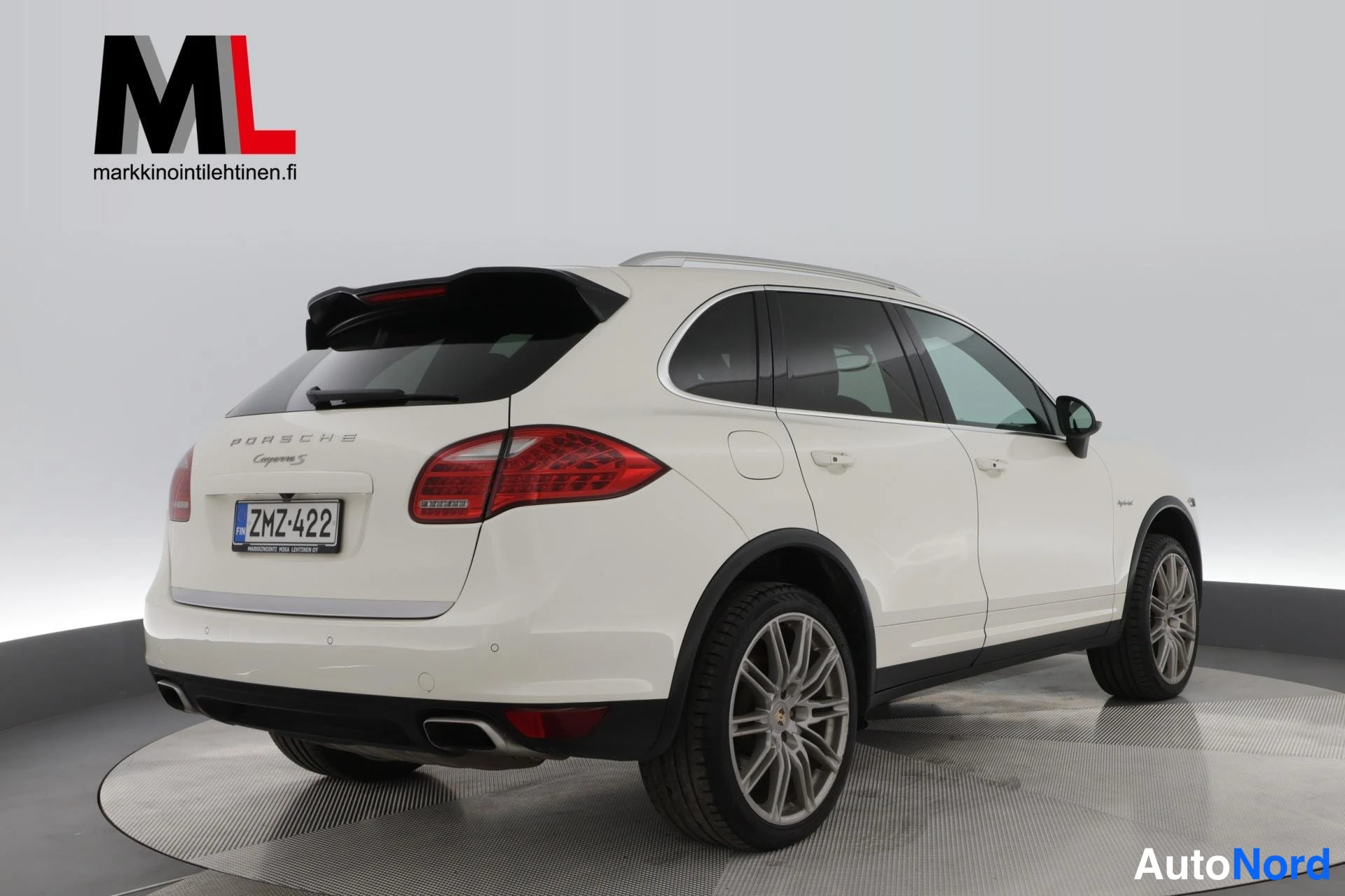 Valkoinen Porsche Cayenne 2011, takaviisto, kuva 7