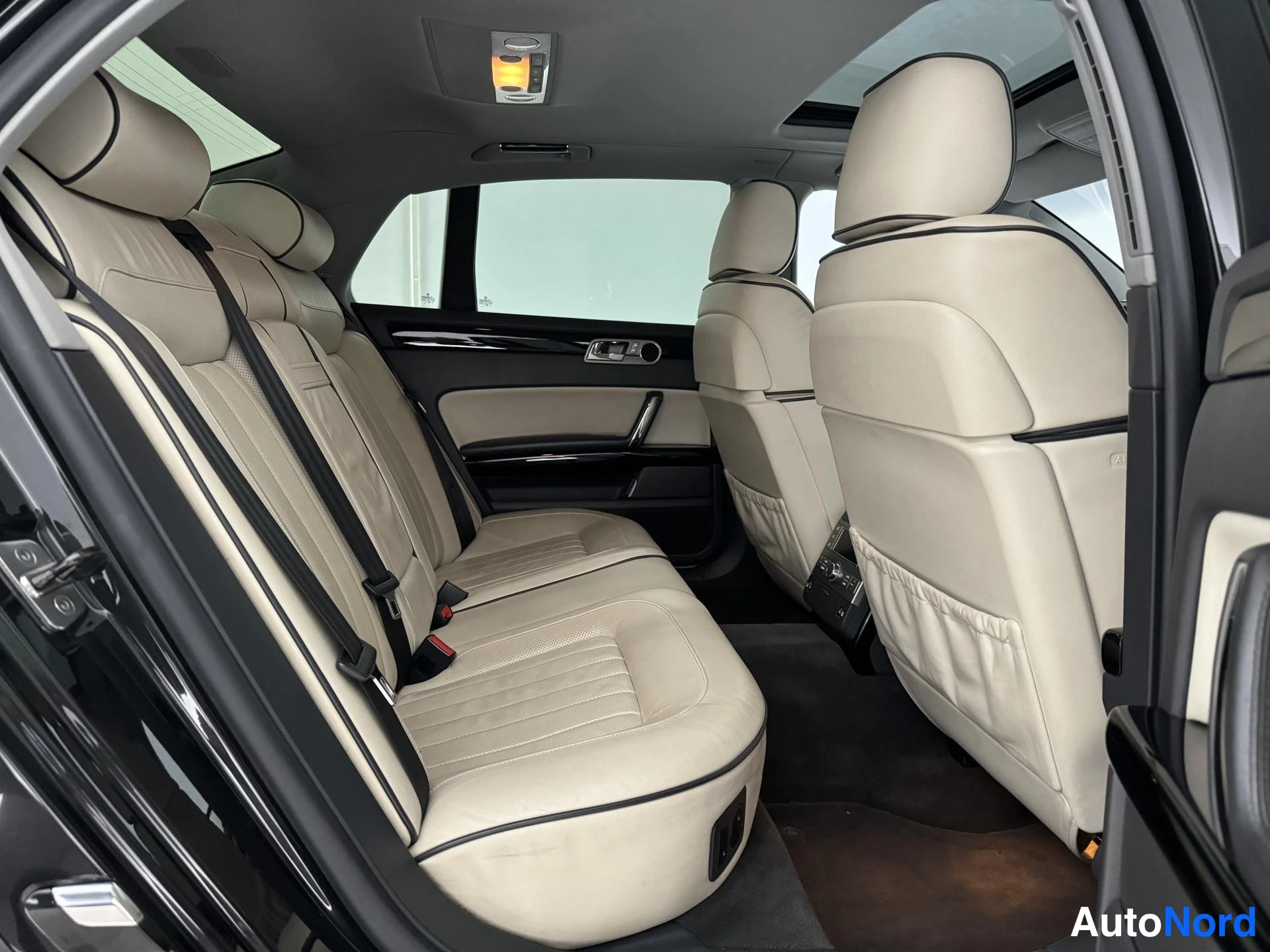 Musta Volkswagen Phaeton 2009, takaistuimet, kuva 21