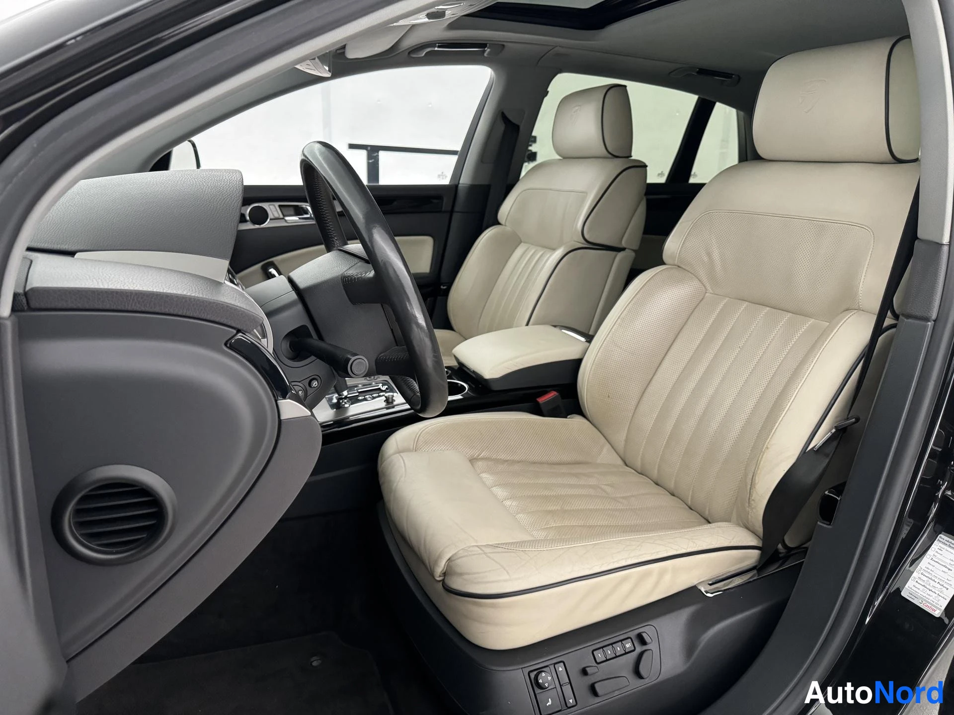 Musta Volkswagen Phaeton 2009, etuistuimet, kuva 15