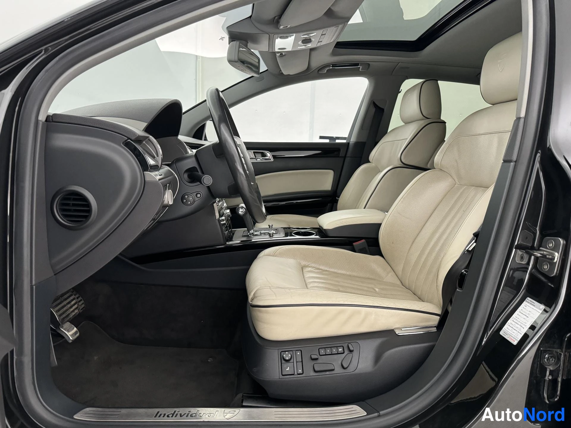 Musta Volkswagen Phaeton 2009, etuistuimet, kuva 17