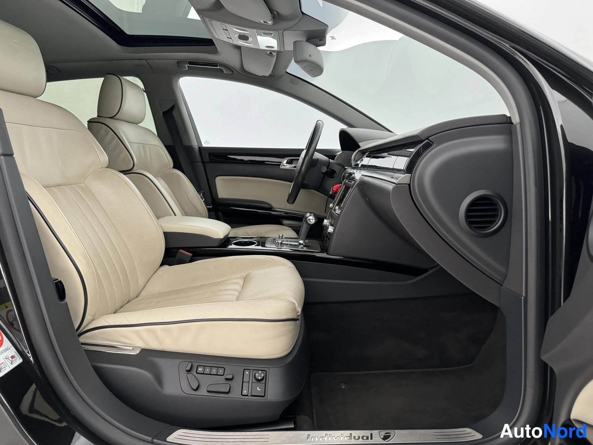 Musta Volkswagen Phaeton 2009, etuistuimet, kuva 18
