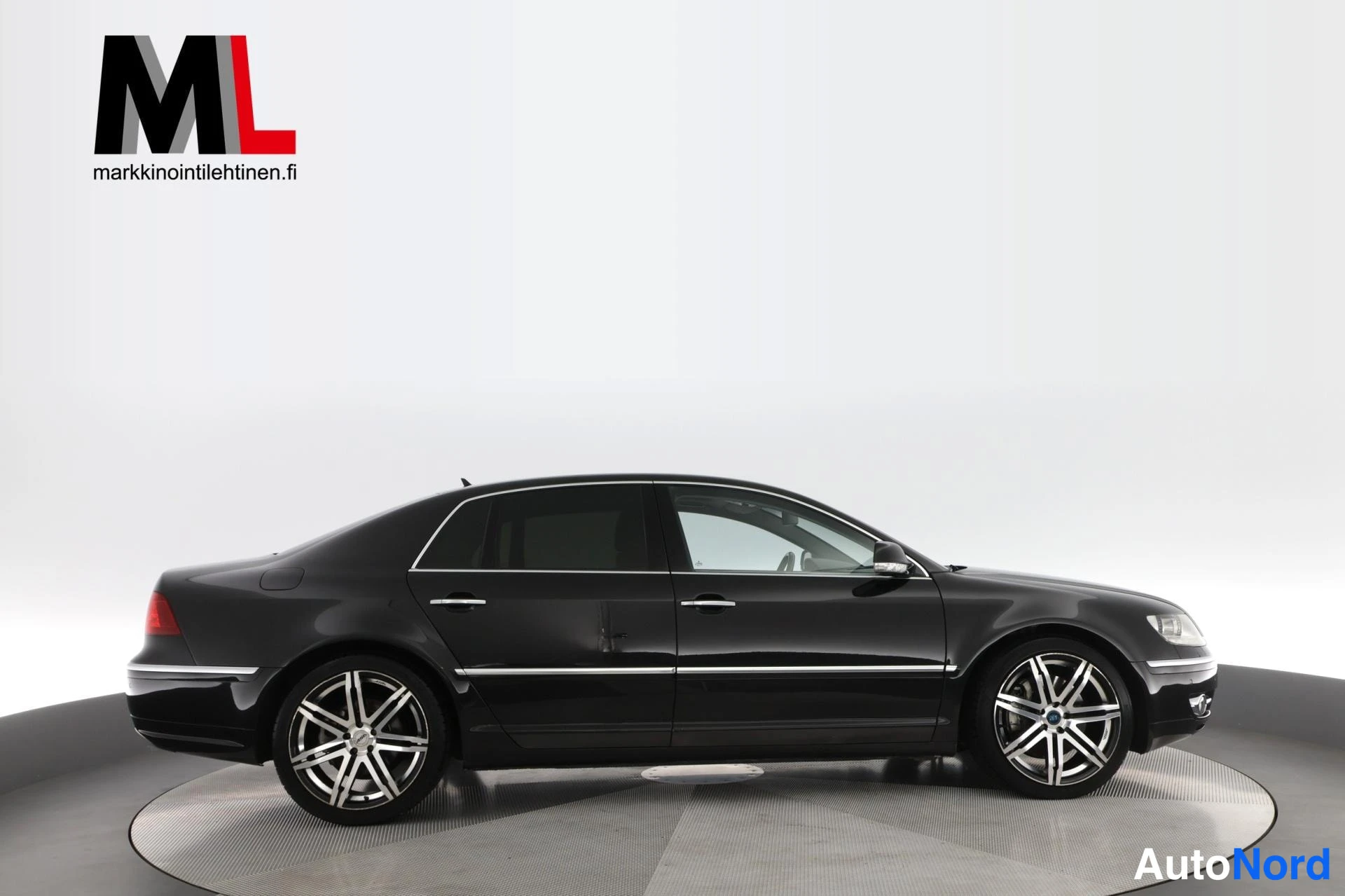 Musta Volkswagen Phaeton 2009, etuviisto, keula oikealle, kuva 4