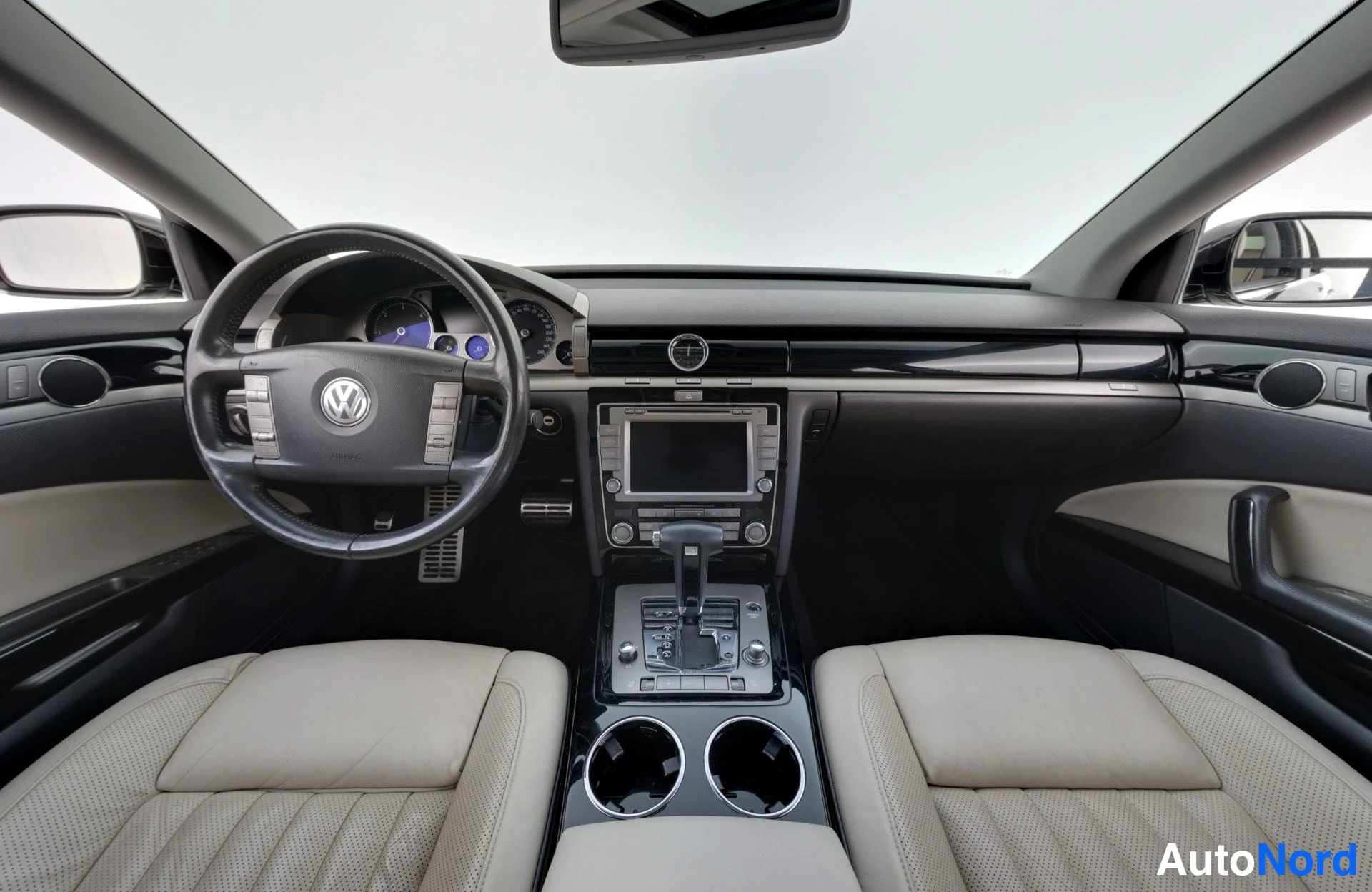 Musta Volkswagen Phaeton 2009, ohjaamo, kuva 10