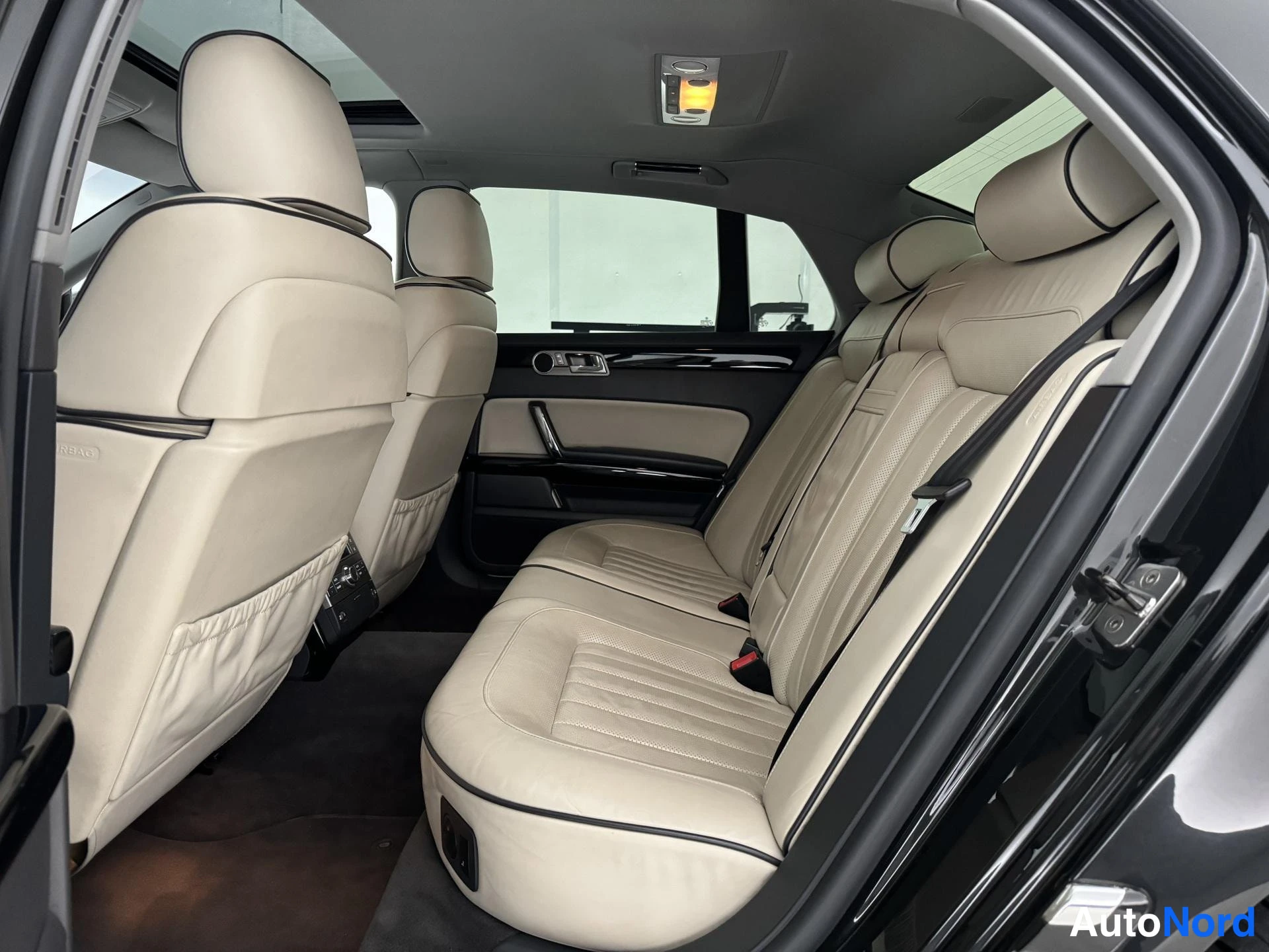 Musta Volkswagen Phaeton 2009, takaistuimet, kuva 20