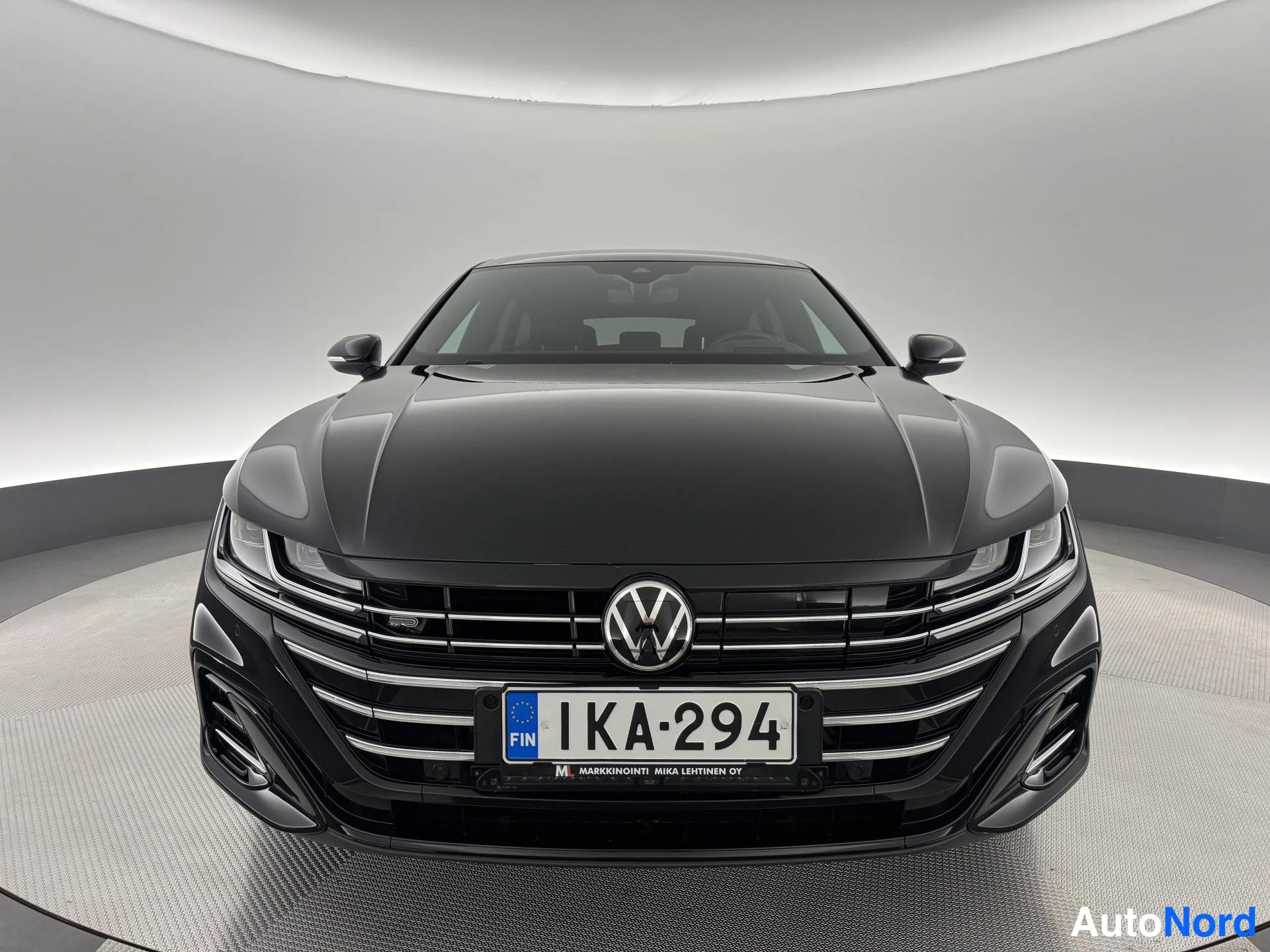Musta Volkswagen Arteon 2022, edestä, kuva 5