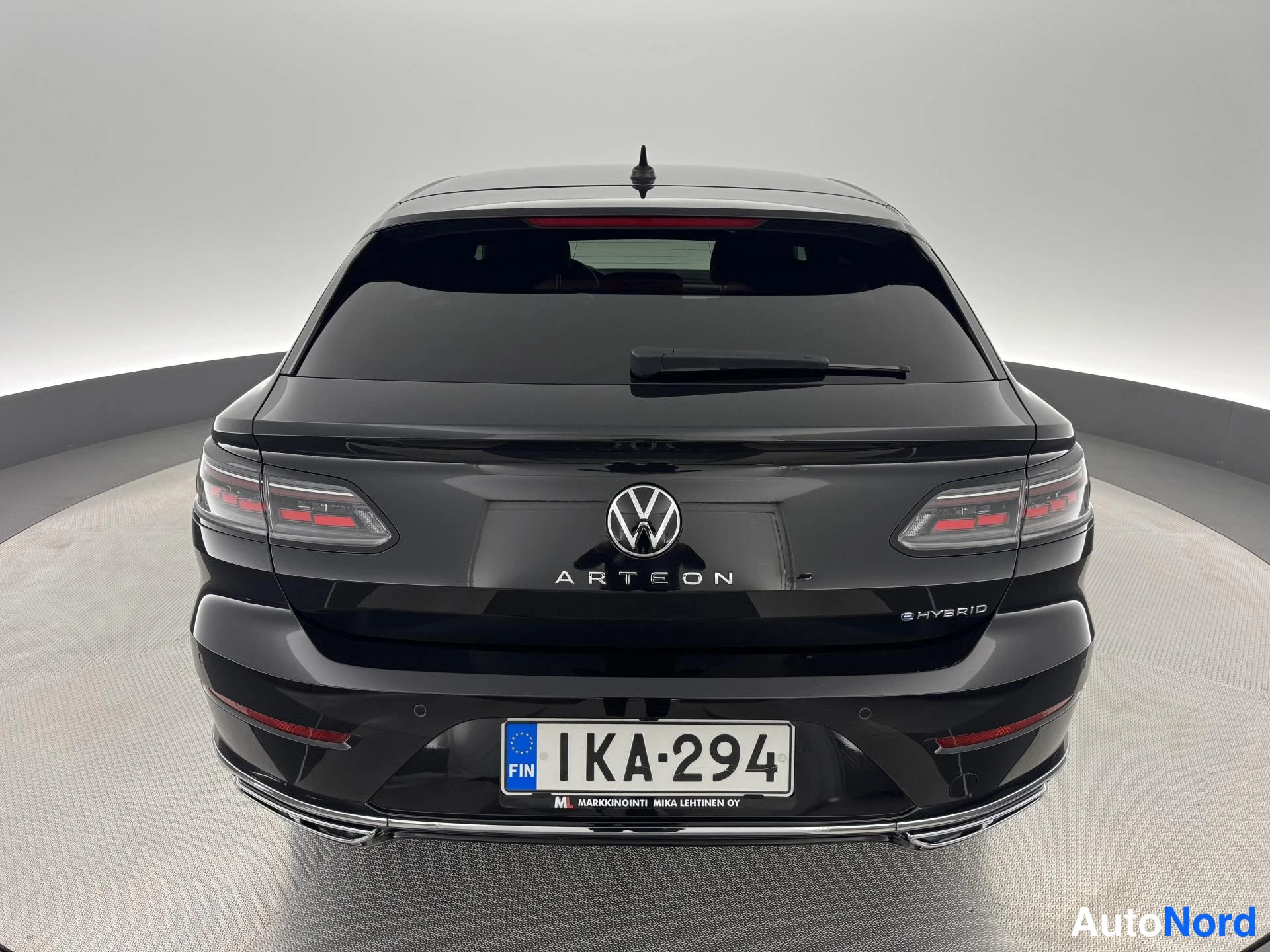 Musta Volkswagen Arteon 2022, takaa, kuva 10