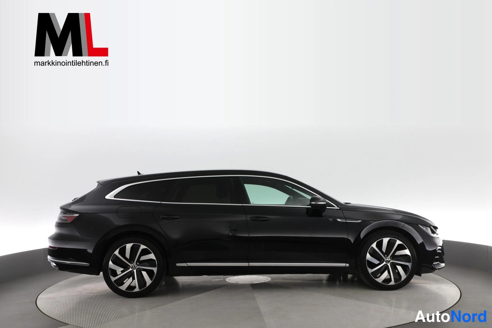Musta Volkswagen Arteon 2022, etuviisto, keula oikealle, kuva 3