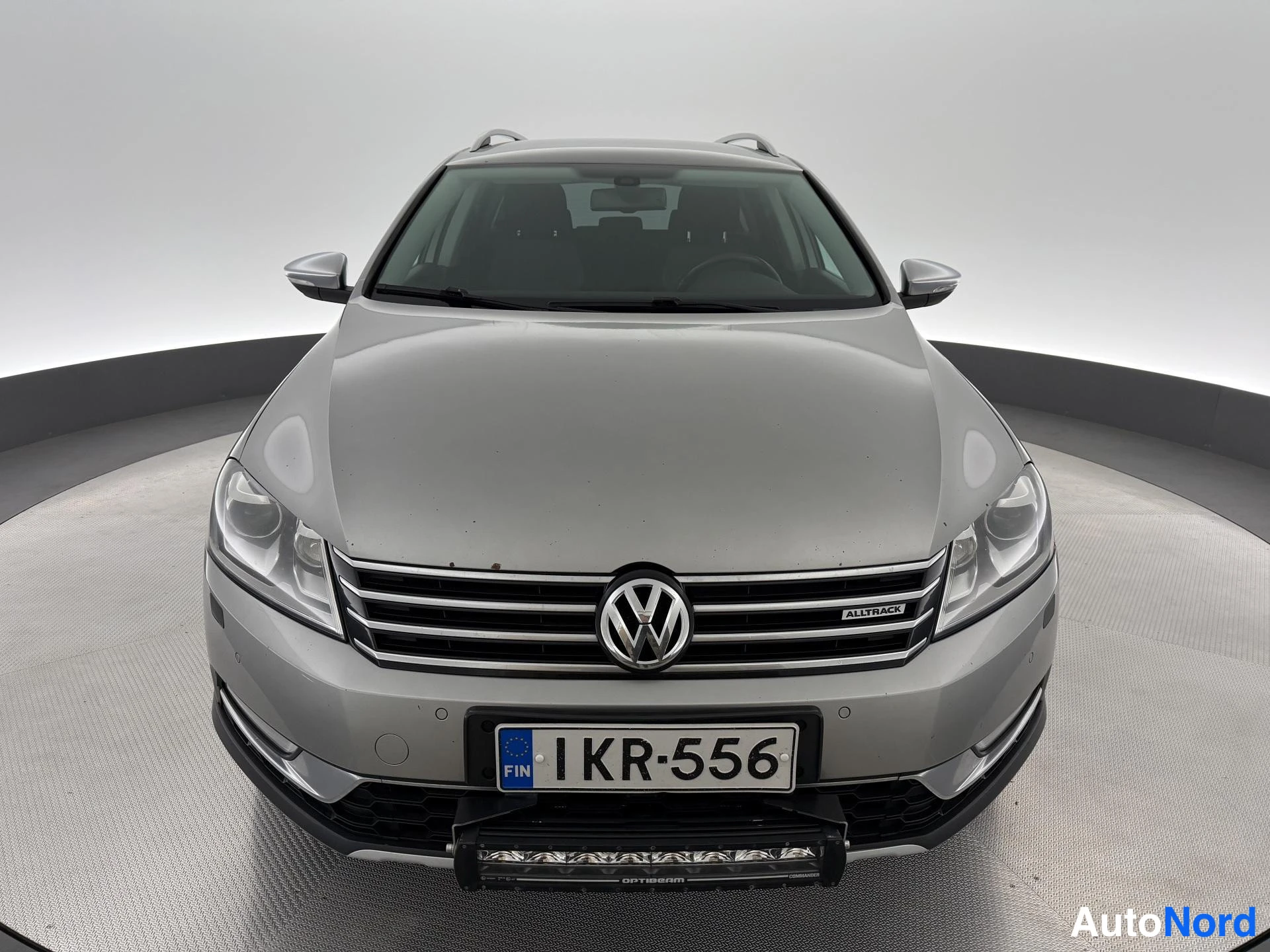 Harmaa Volkswagen Passat Variant 2013, edestä, kuva 3
