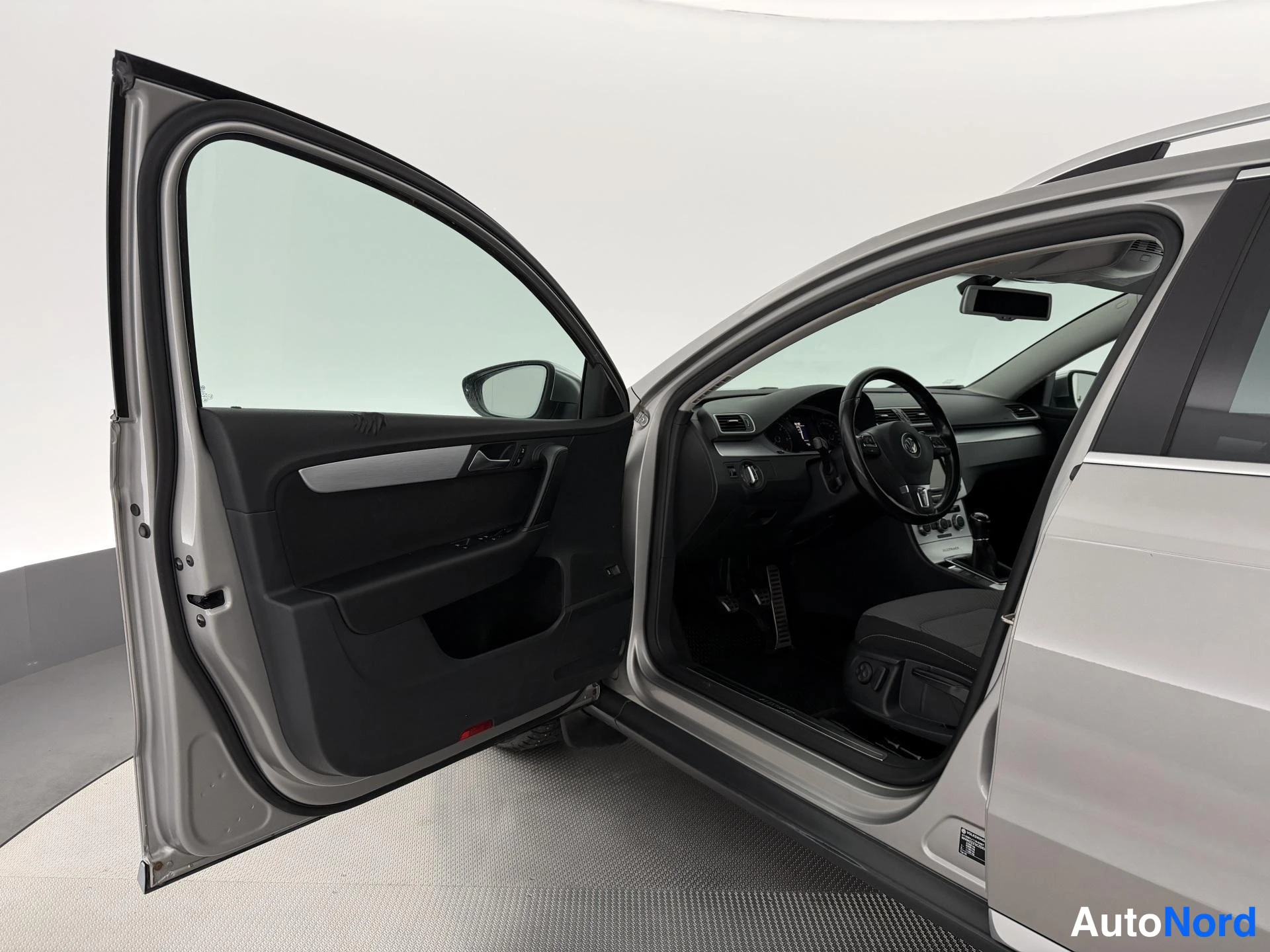 Harmaa Volkswagen Passat Variant 2013, sivulta, kuva 5