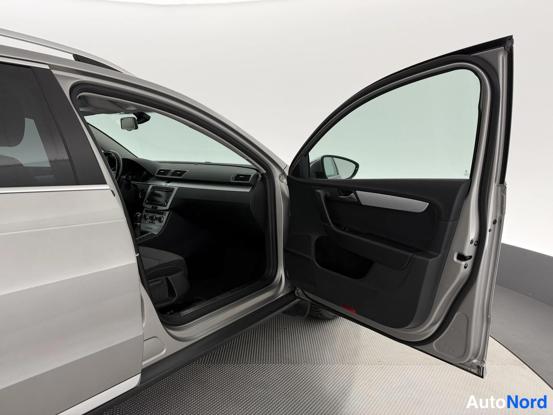 Harmaa Volkswagen Passat Variant 2013, kuva 40