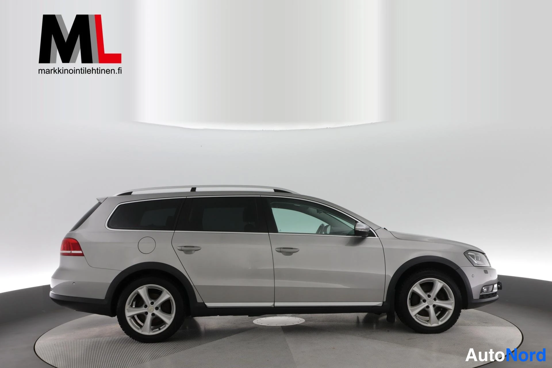 Harmaa Volkswagen Passat Variant 2013, sivulta, kuva 4