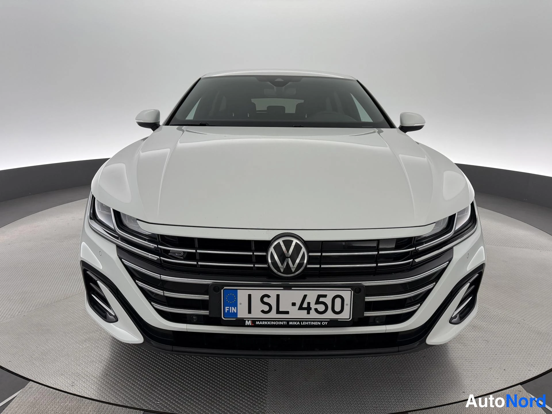 Valkoinen Volkswagen Arteon 2021, edestä, kuva 4