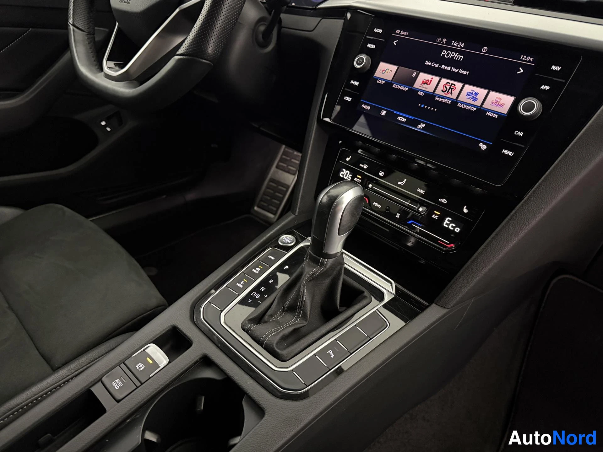 Valkoinen Volkswagen Arteon 2021, ohjaamo, kuva 15