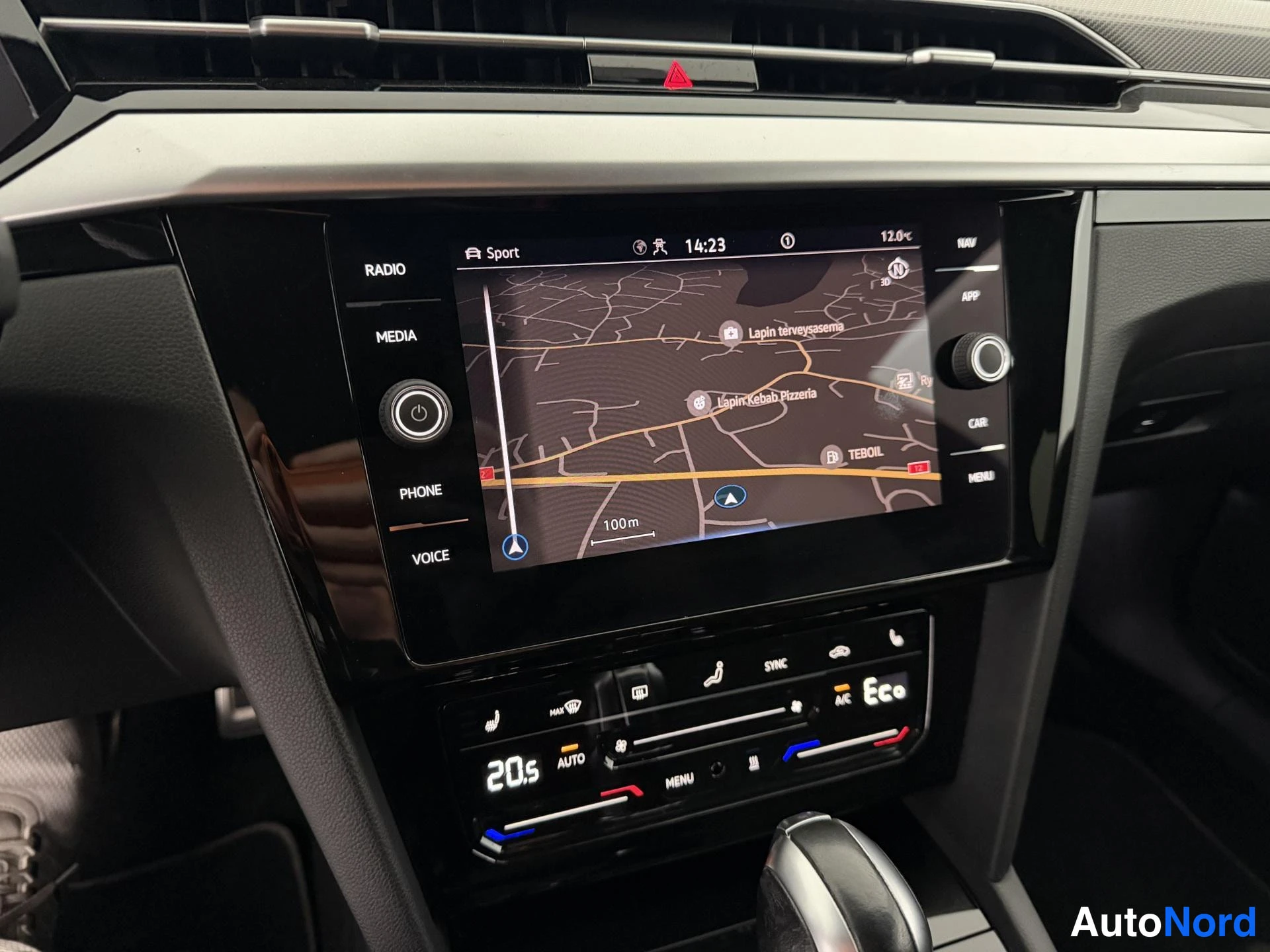 Valkoinen Volkswagen Arteon 2021, ohjaamo, kuva 16