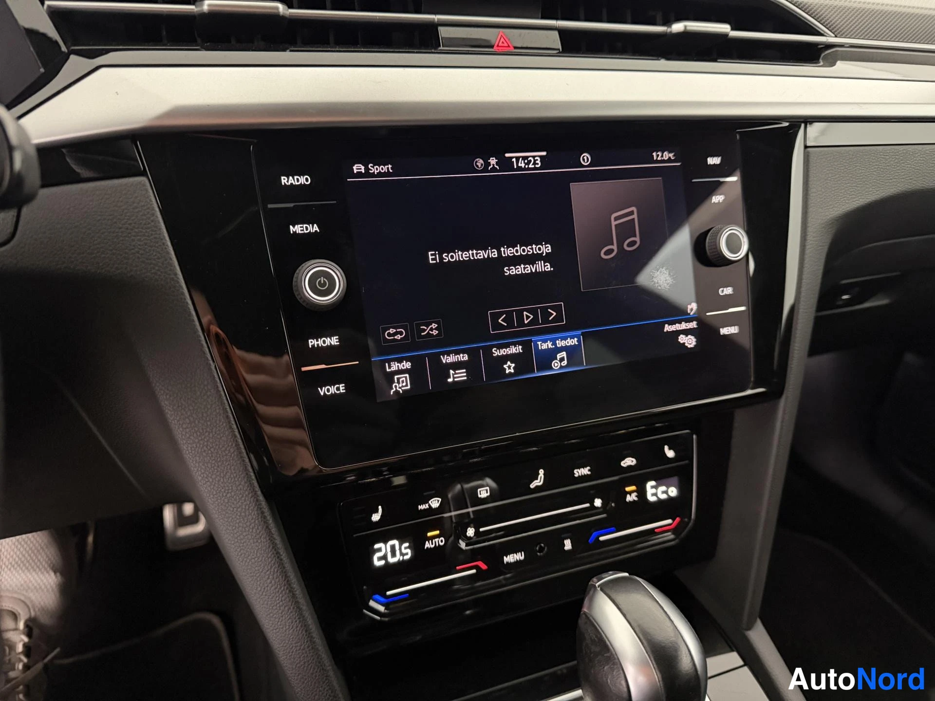 Valkoinen Volkswagen Arteon 2021, yksityiskohta, kuva 27