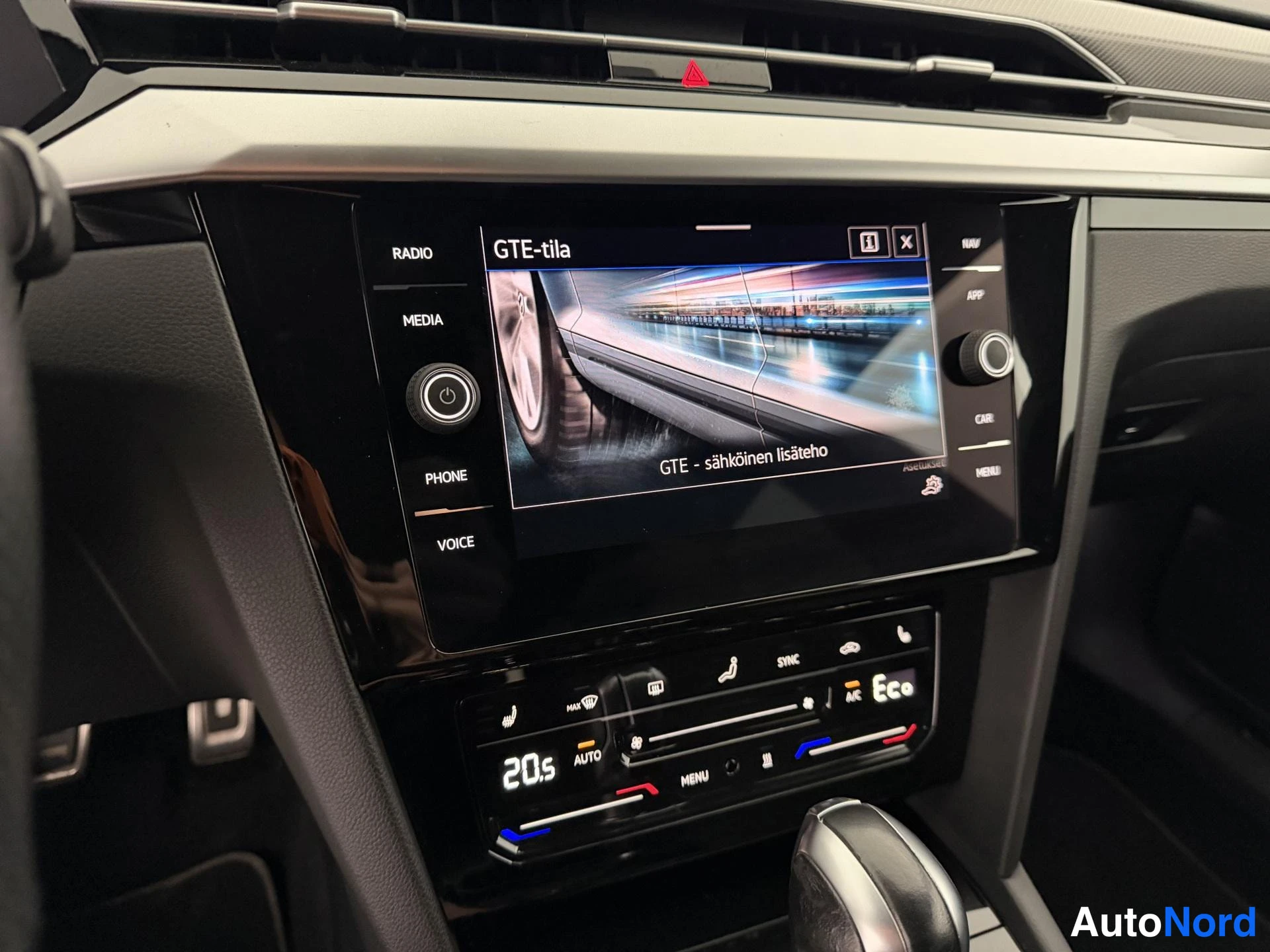 Valkoinen Volkswagen Arteon 2021, yksityiskohta, kuva 28