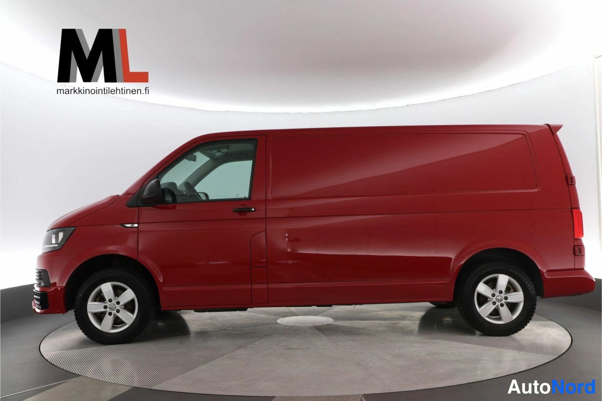 Punainen Volkswagen Transporter 2017, sivulta, kuva 6