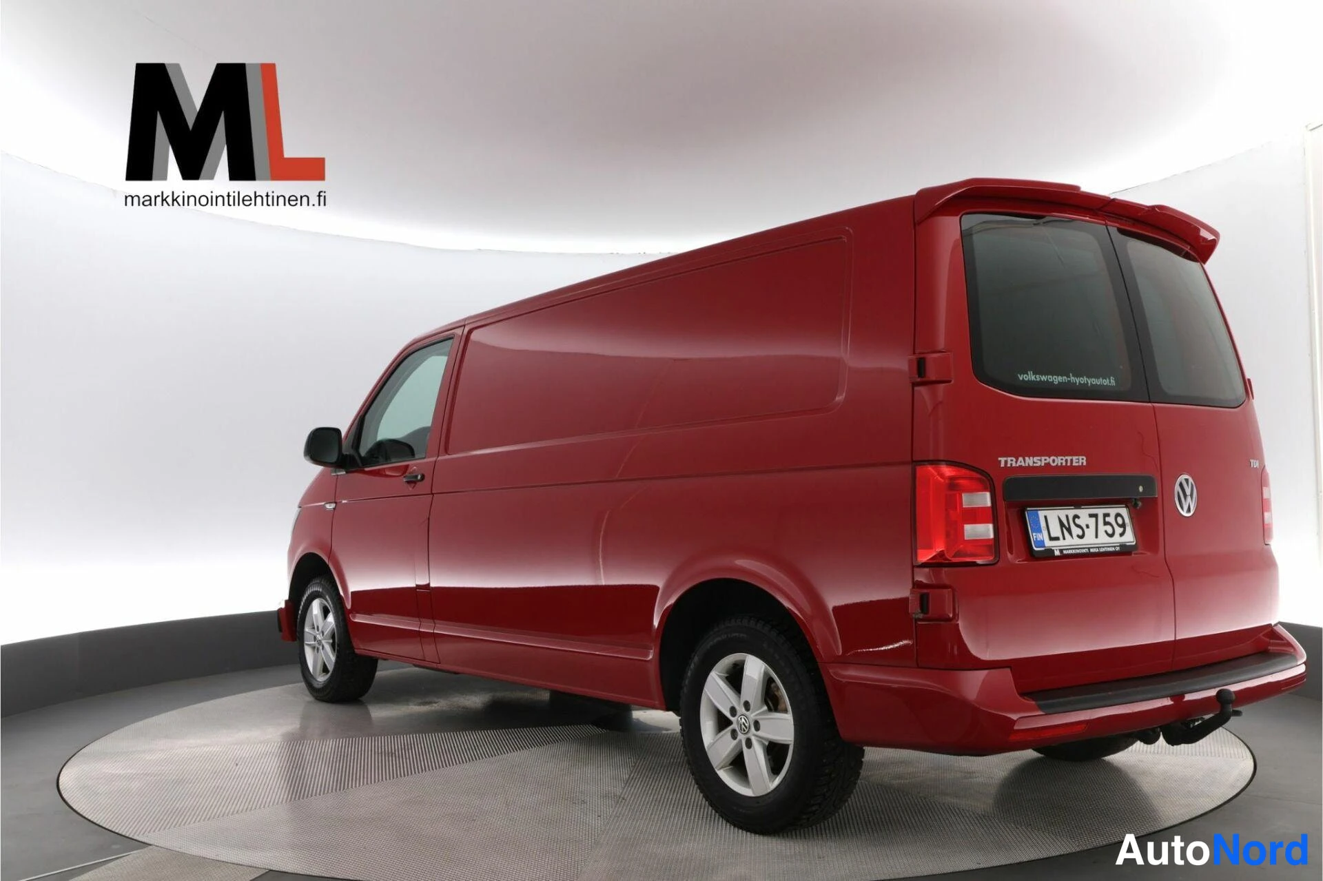 Punainen Volkswagen Transporter 2017, takaviisto, kuva 10