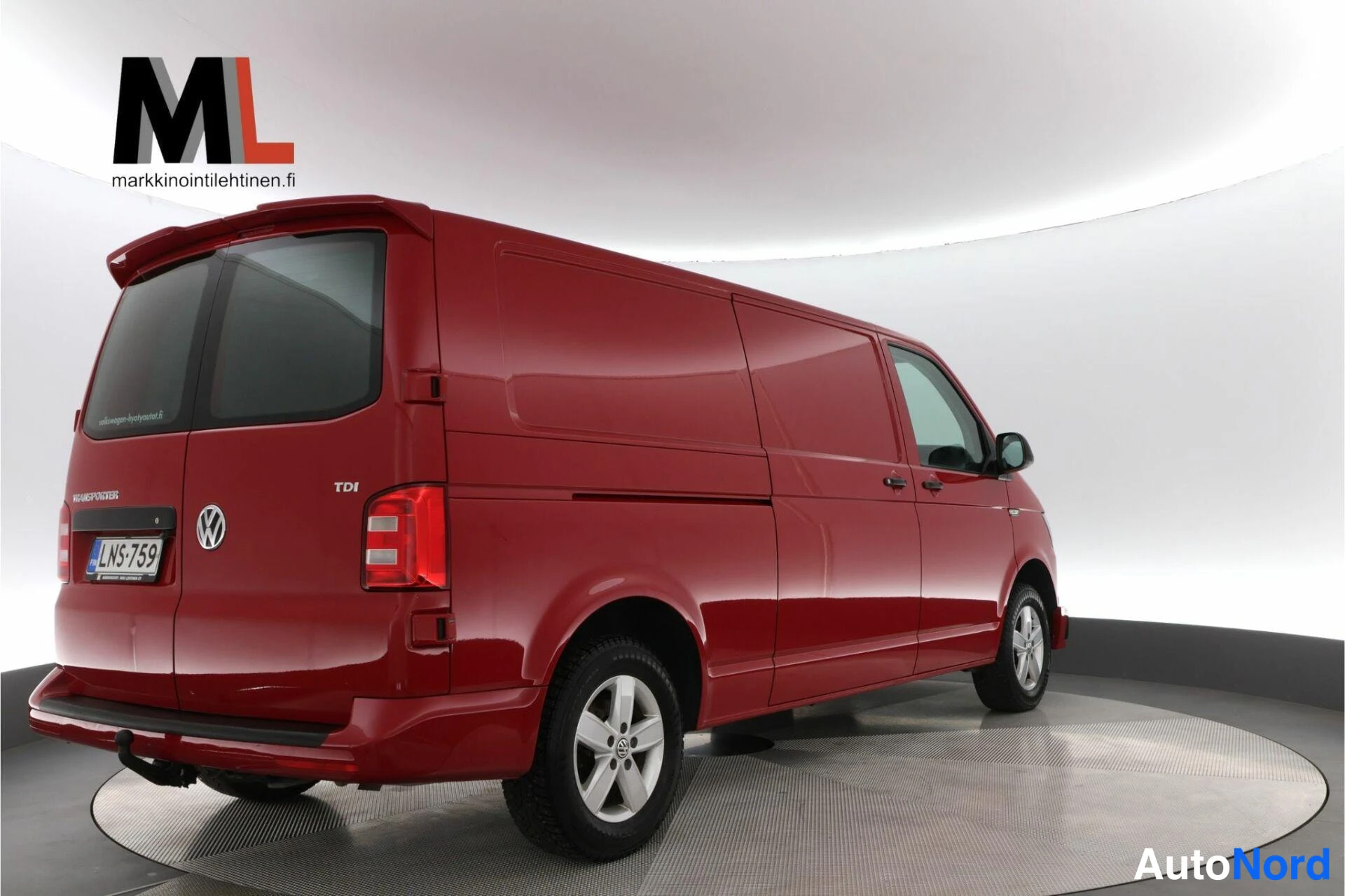 Punainen Volkswagen Transporter 2017, takaviisto, kuva 11