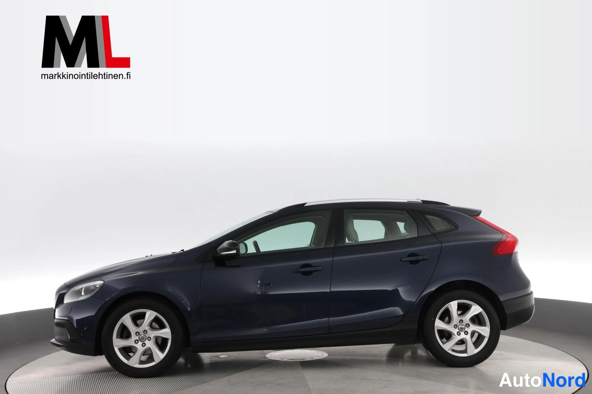 Sininen Volvo V40 Cross Country 2014, sivulta, kuva 6