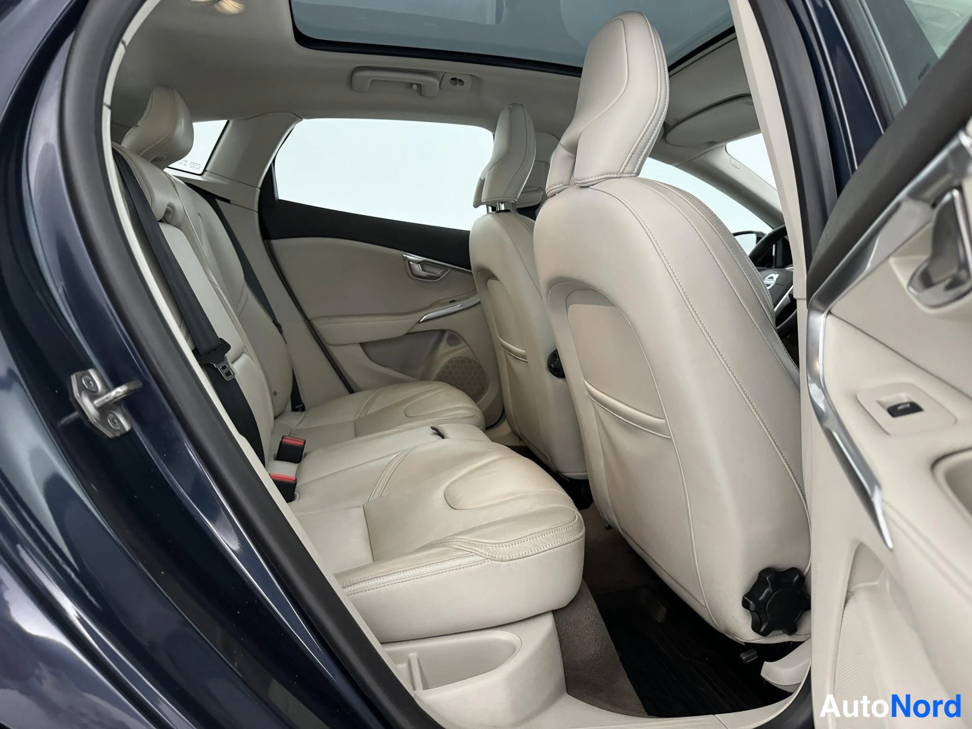 Sininen Volvo V40 Cross Country 2014, takaistuimet, kuva 20