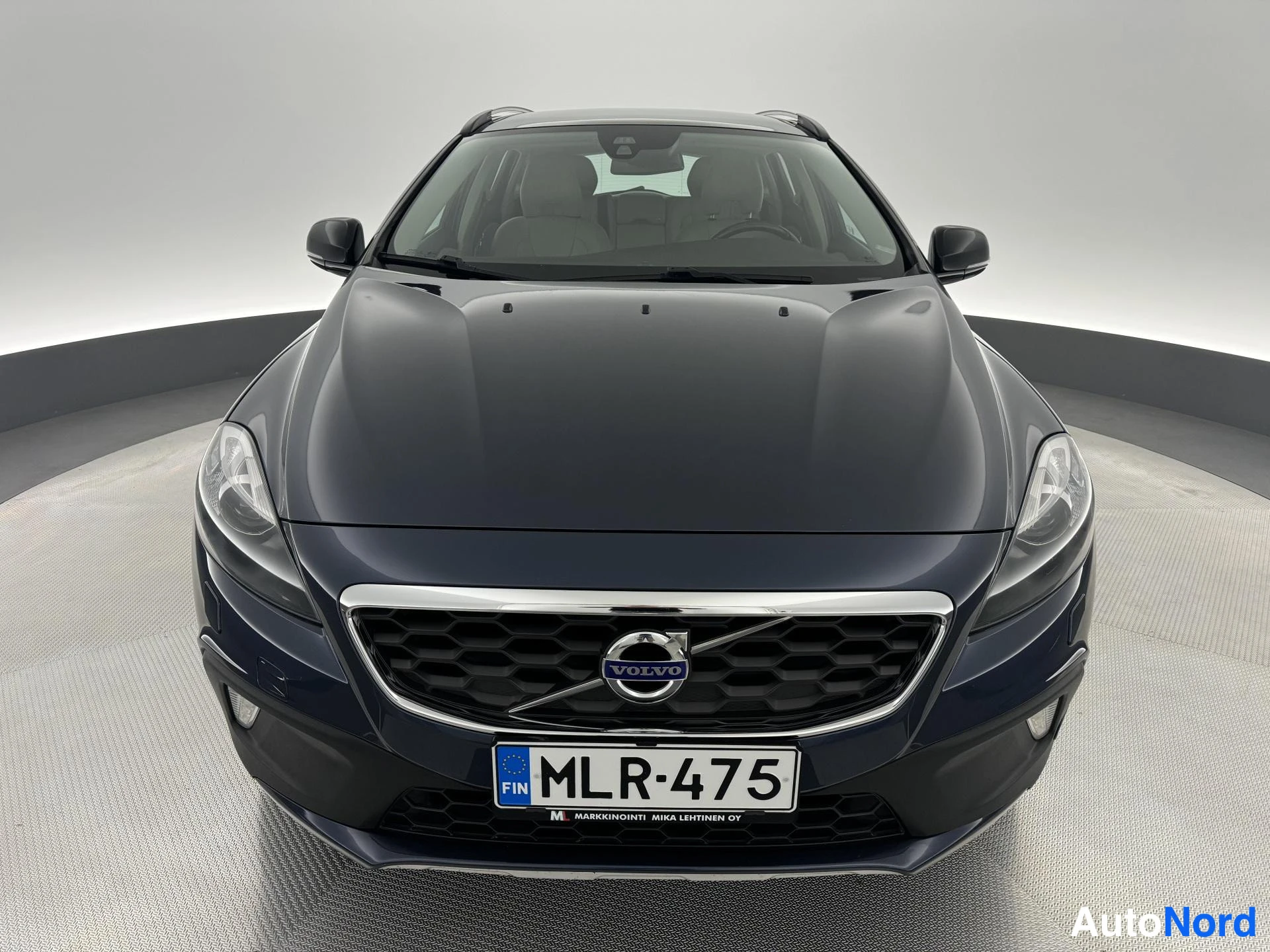 Sininen Volvo V40 Cross Country 2014, edestä, kuva 4