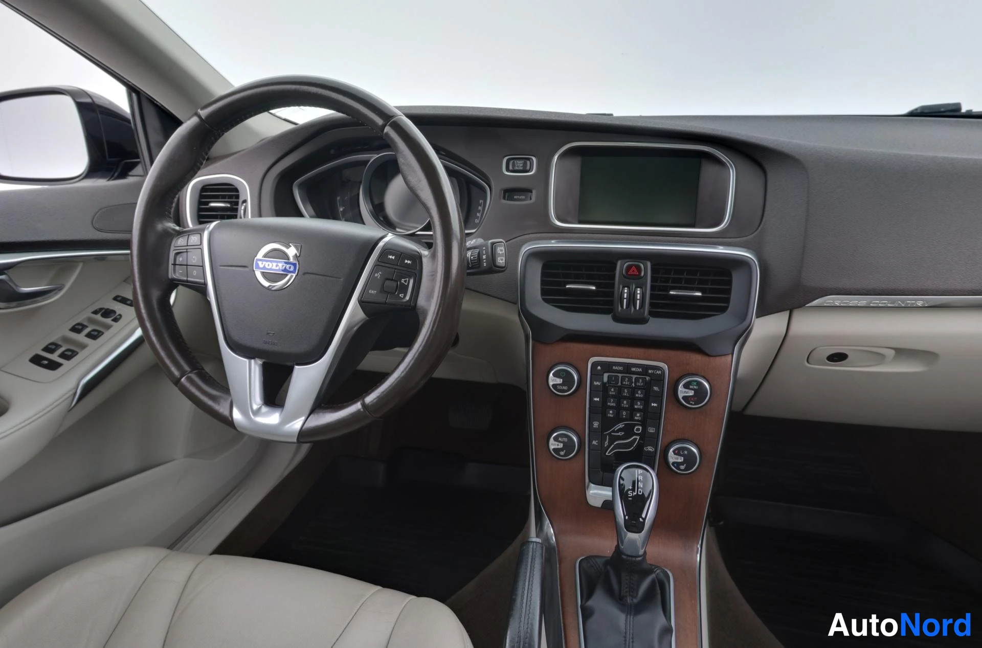 Sininen Volvo V40 Cross Country 2014, ohjaamo, kuva 12