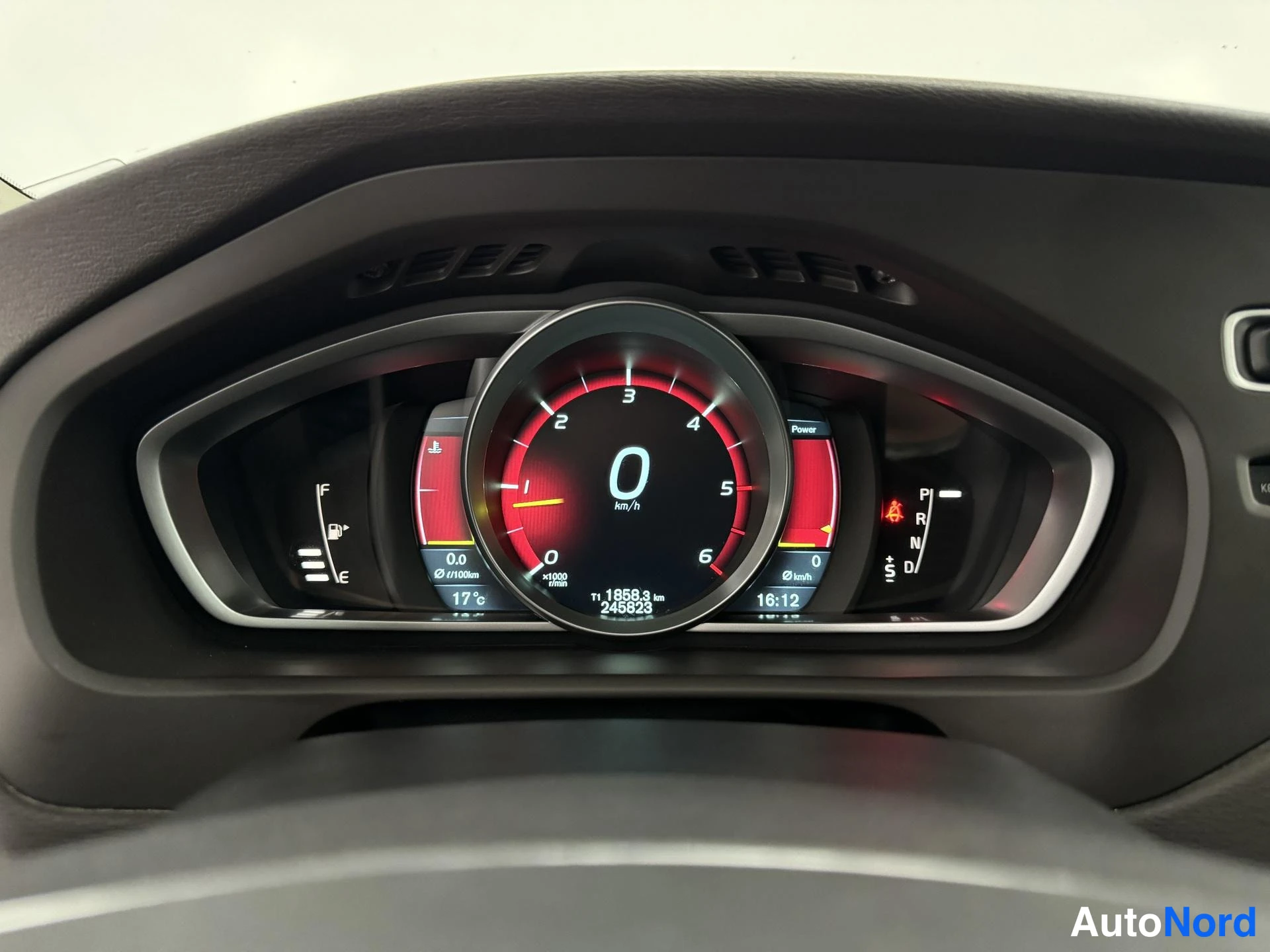 Sininen Volvo V40 Cross Country 2014, yksityiskohta, kuva 23